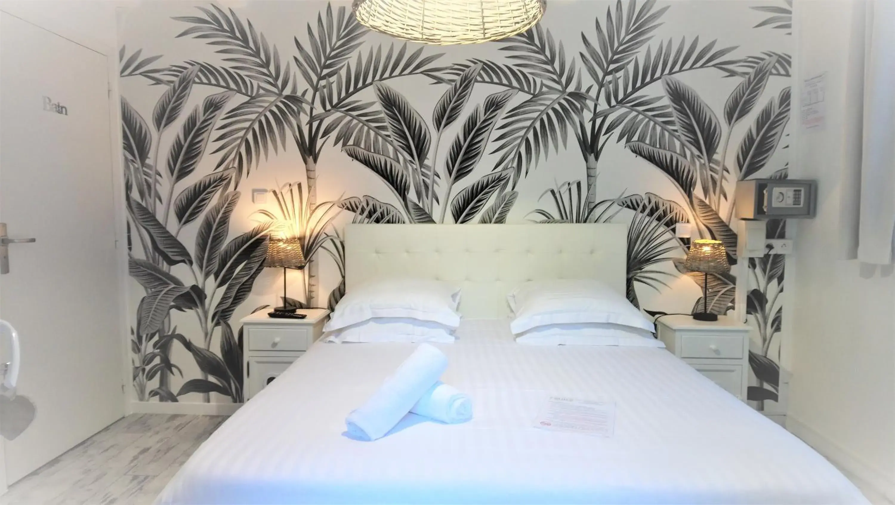 Standard Queen Room in Les Jardins de Bormes, hôtel adult only avec sauna & jacuzzi Standard Queen Room in Les Jardins de Bormes, hôtel adult only avec sauna & jacuzzi