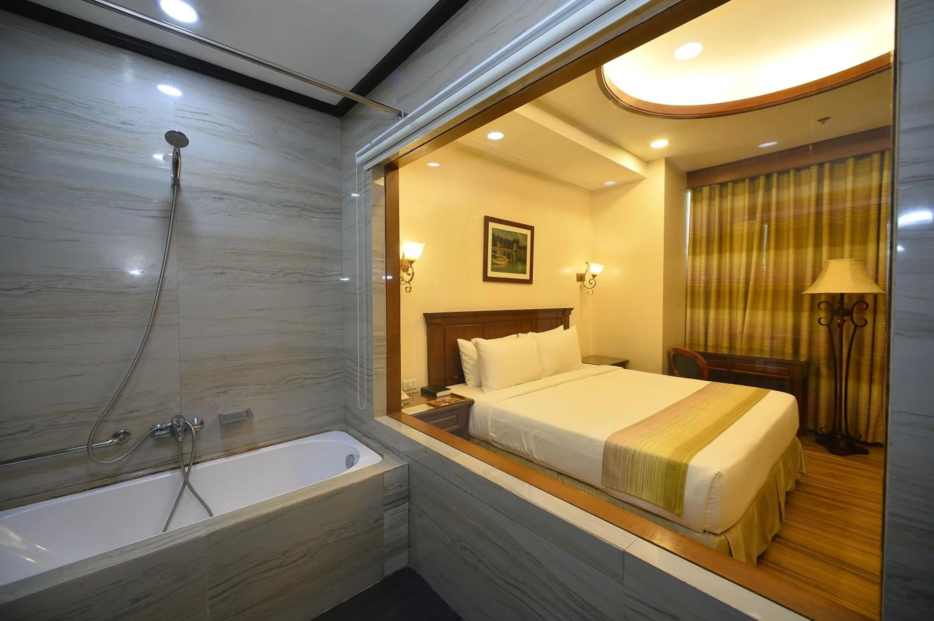 Bathroom, Bed in Paragon Hotel and Suites