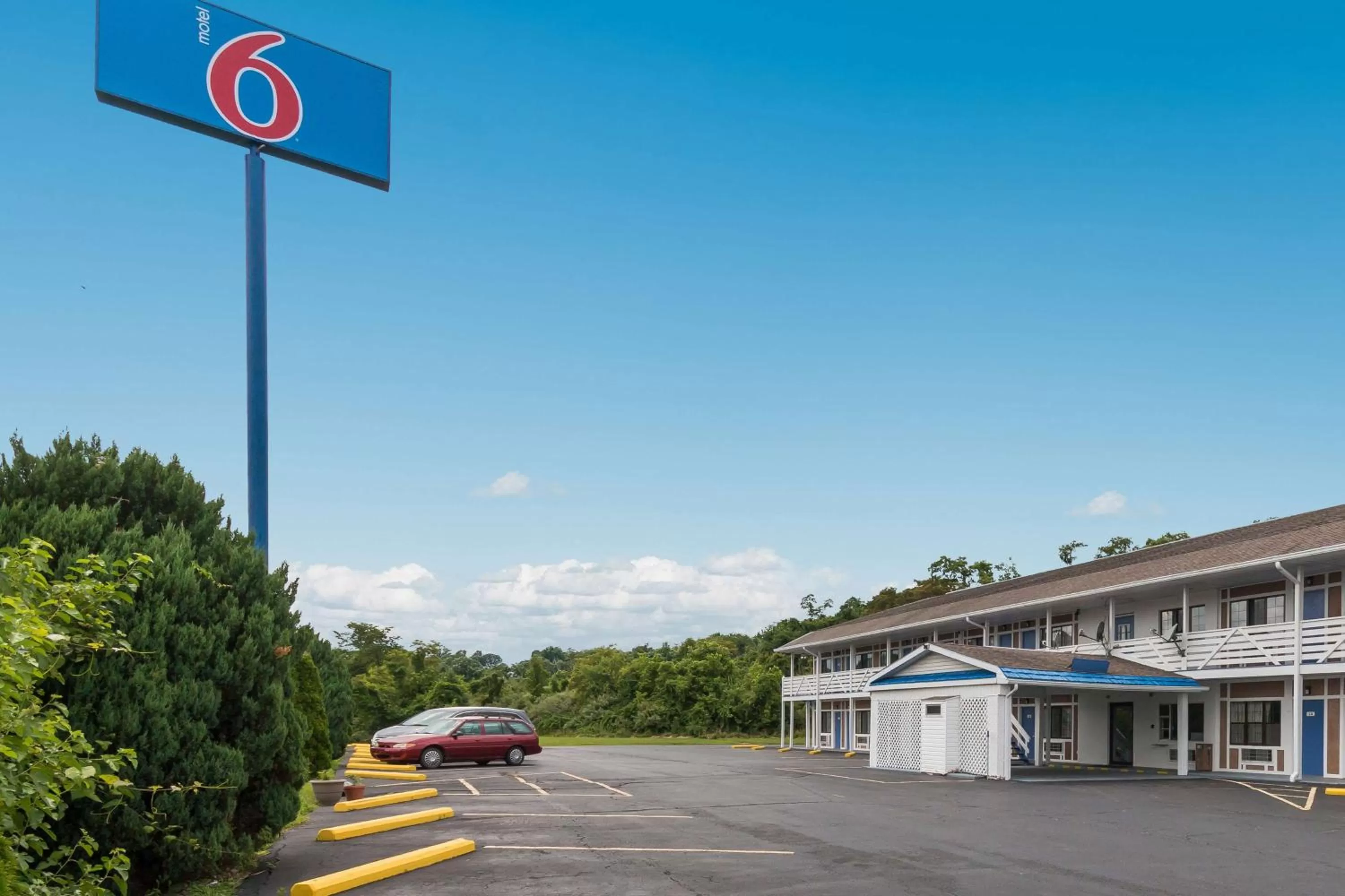 Property building in Motel 6-Parkersburg, WV