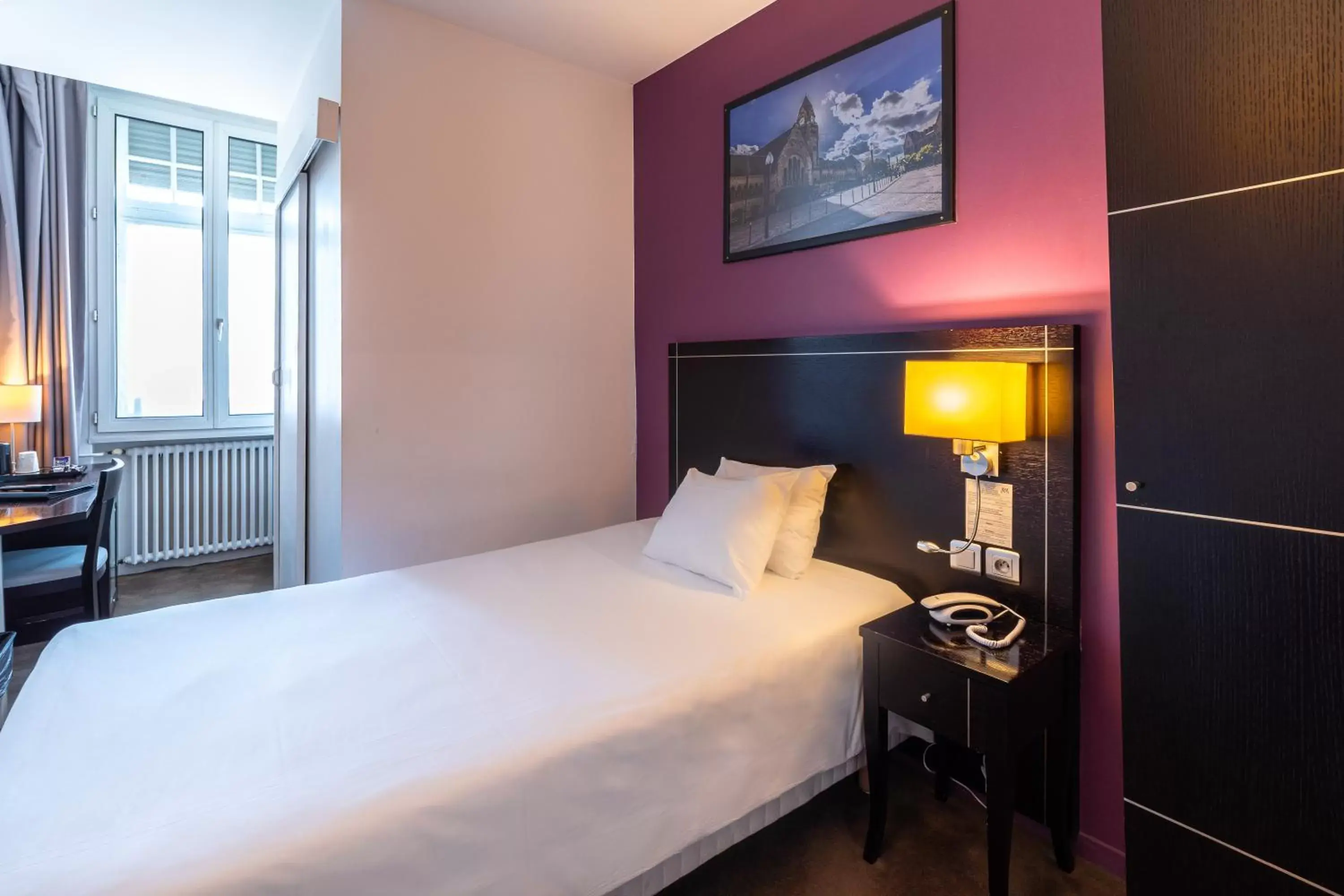 Single Room with Shower (with air conditionned) in Hôtel Le Mondon Metz Single Room with Shower (with air conditionned) in Hôtel Le Mondon Metz