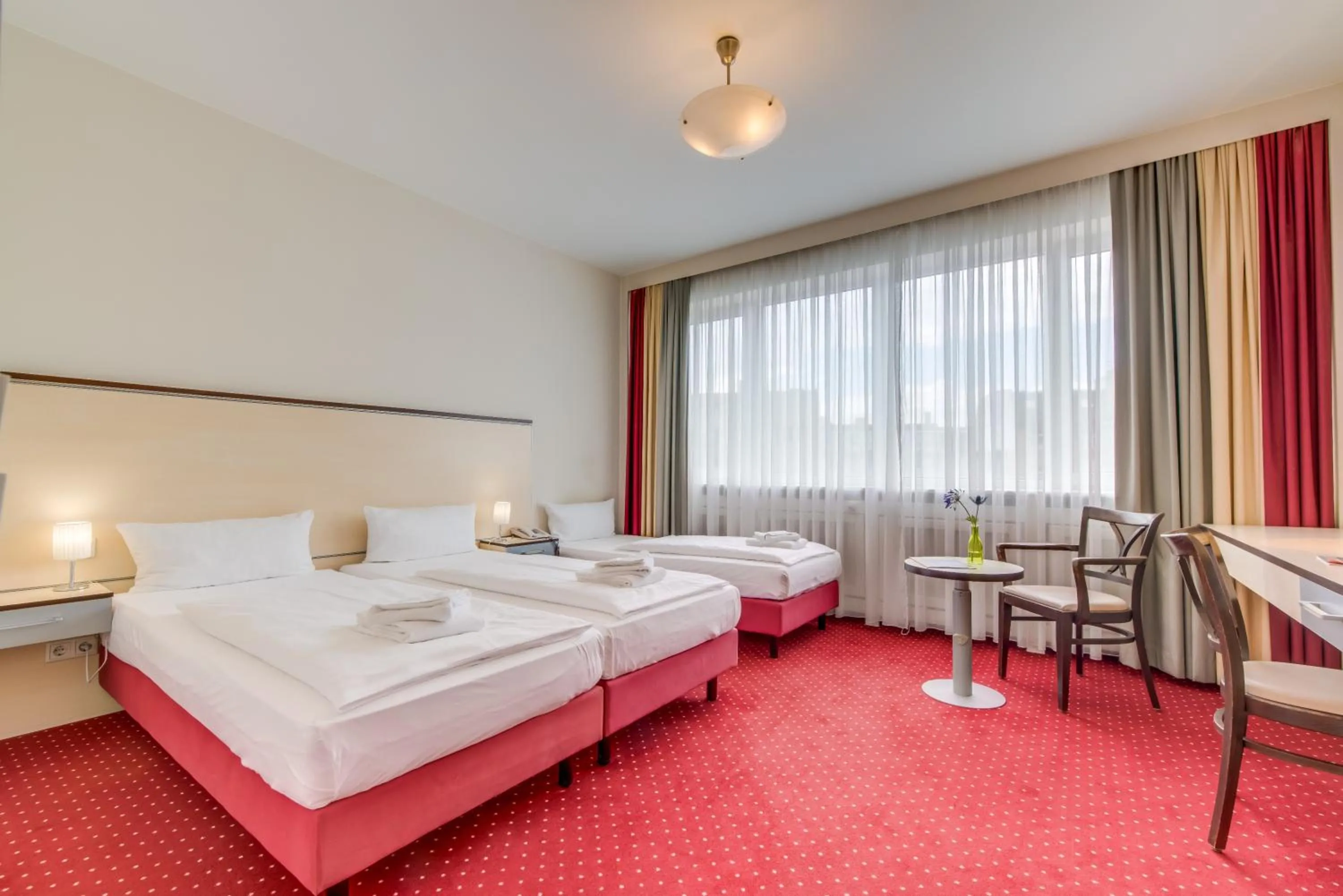 Photo of the whole room, Bed in Come Inn Berlin Kurfürstendamm