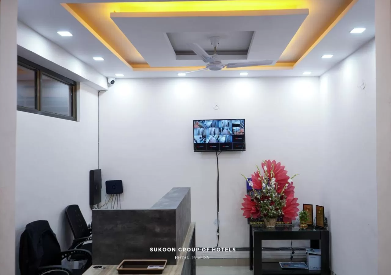 Lobby or reception, TV/Entertainment Center in Sukoon Pearl inn