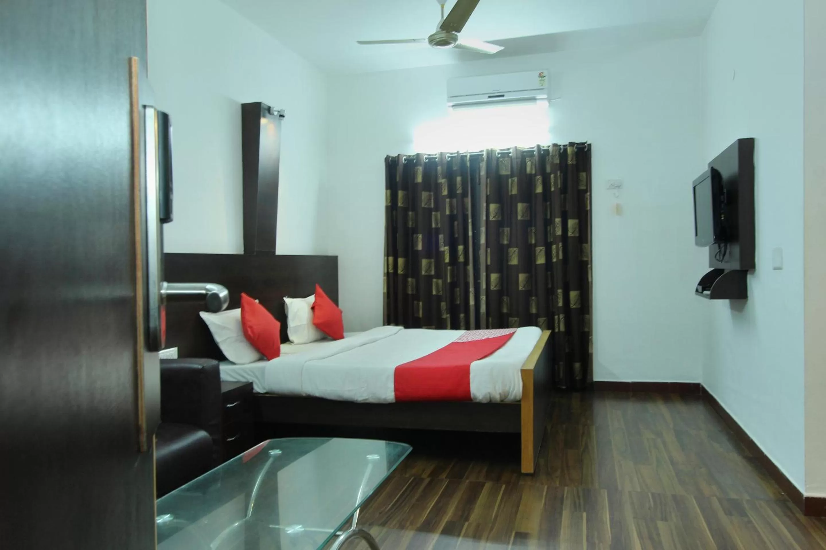 Bed in Lake View Hotel