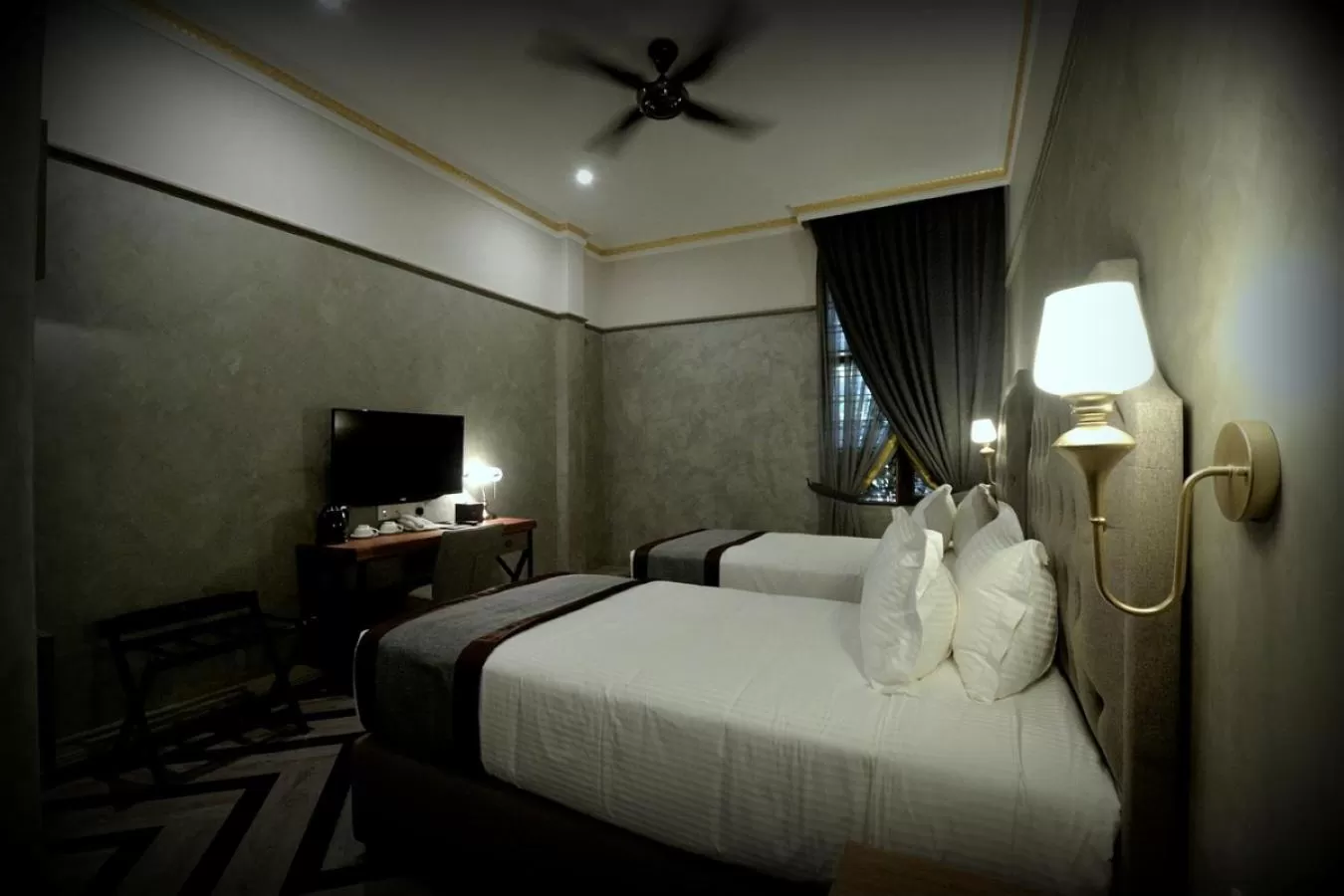 Bed in 1969 Business Suites @ Ipoh Garden