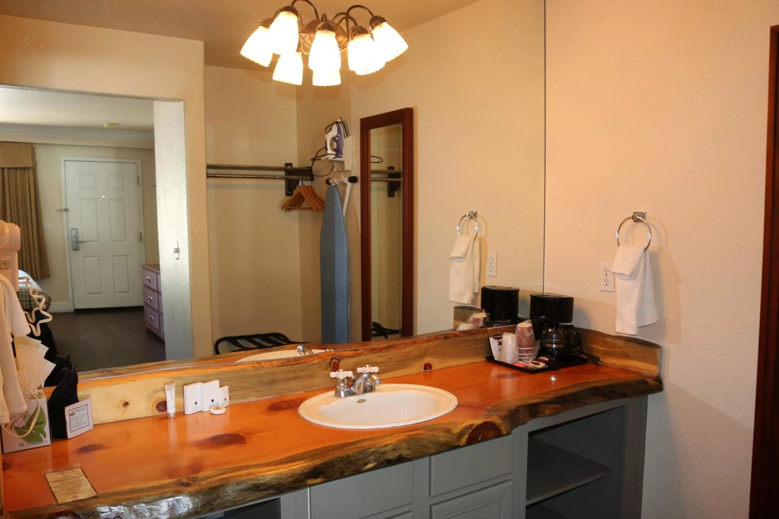 Bathroom in Historian Inn