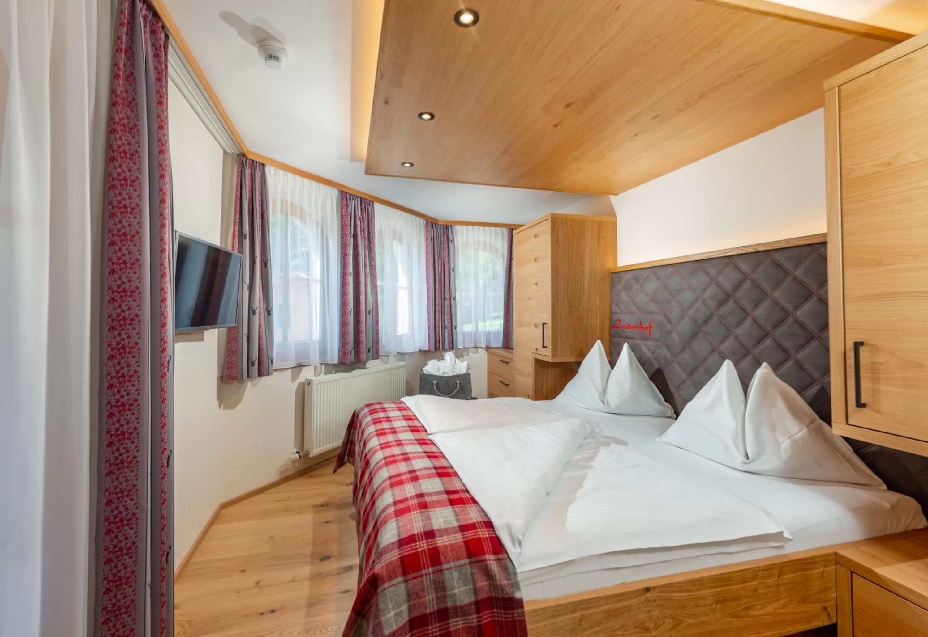 Bedroom, Bed in Hotel Lindenhof