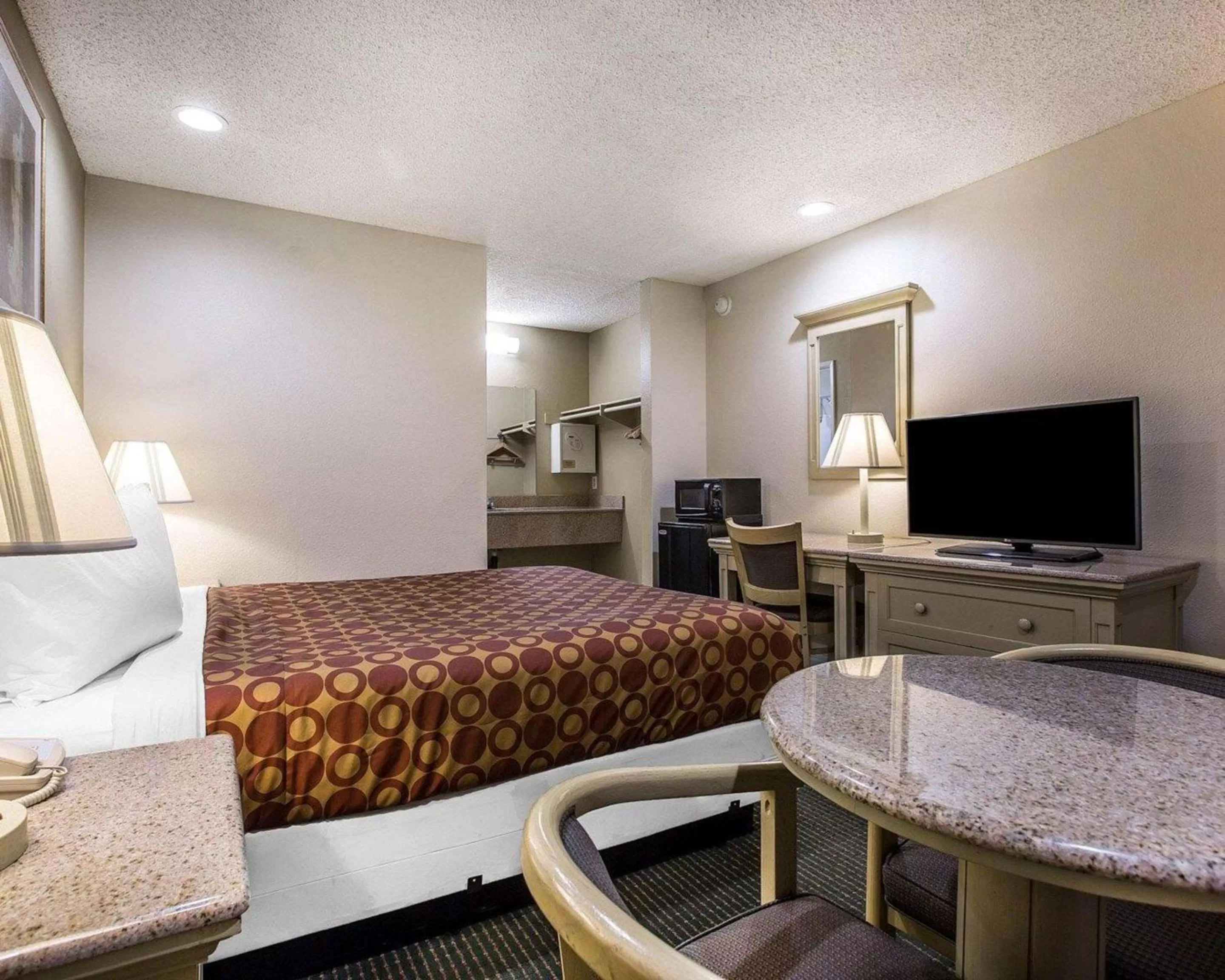 Photo of the whole room in Rodeway Inn Santee San Diego East