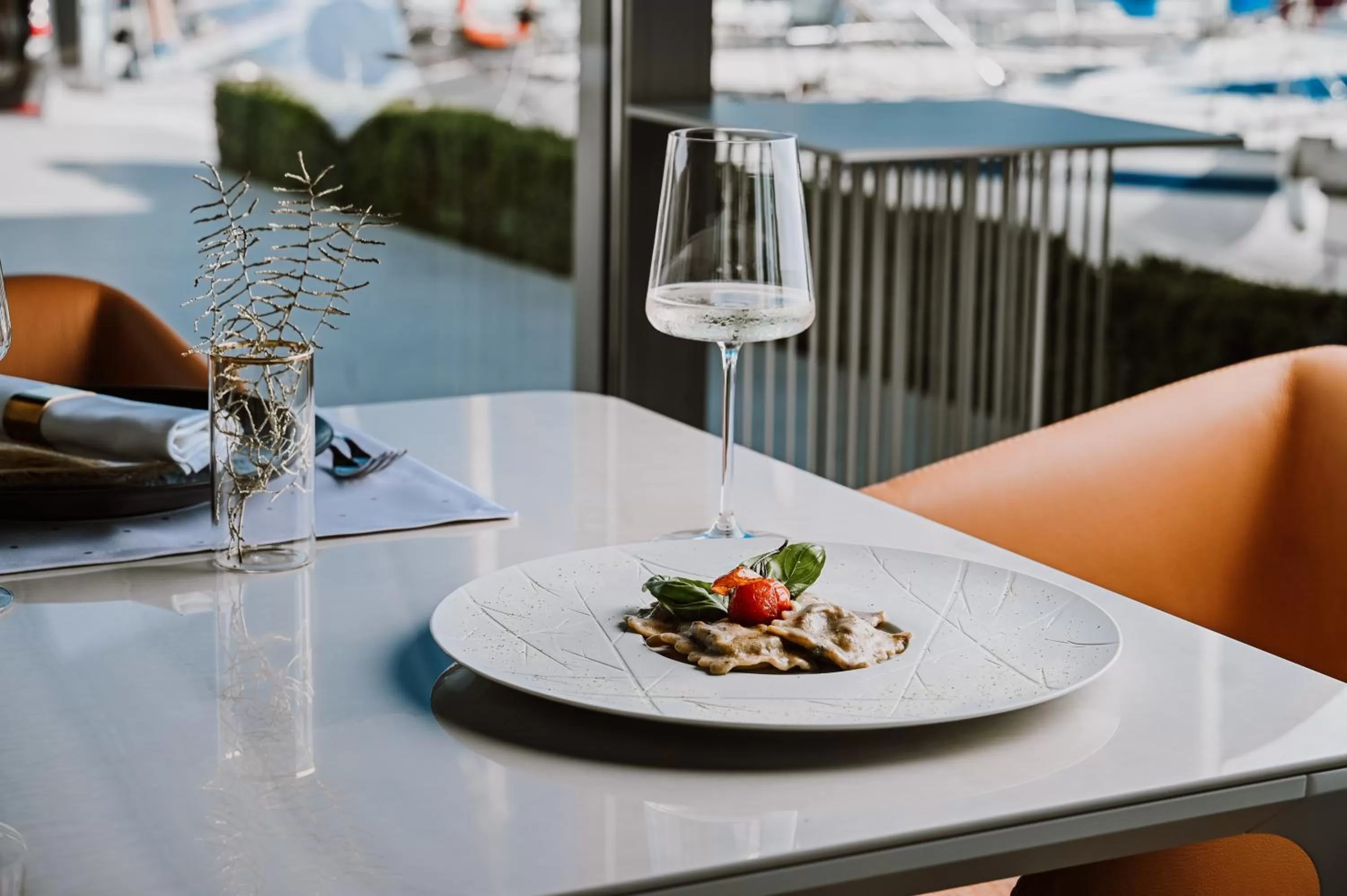 Restaurant/places to eat in Hotel Stomorin-Marina Hramina