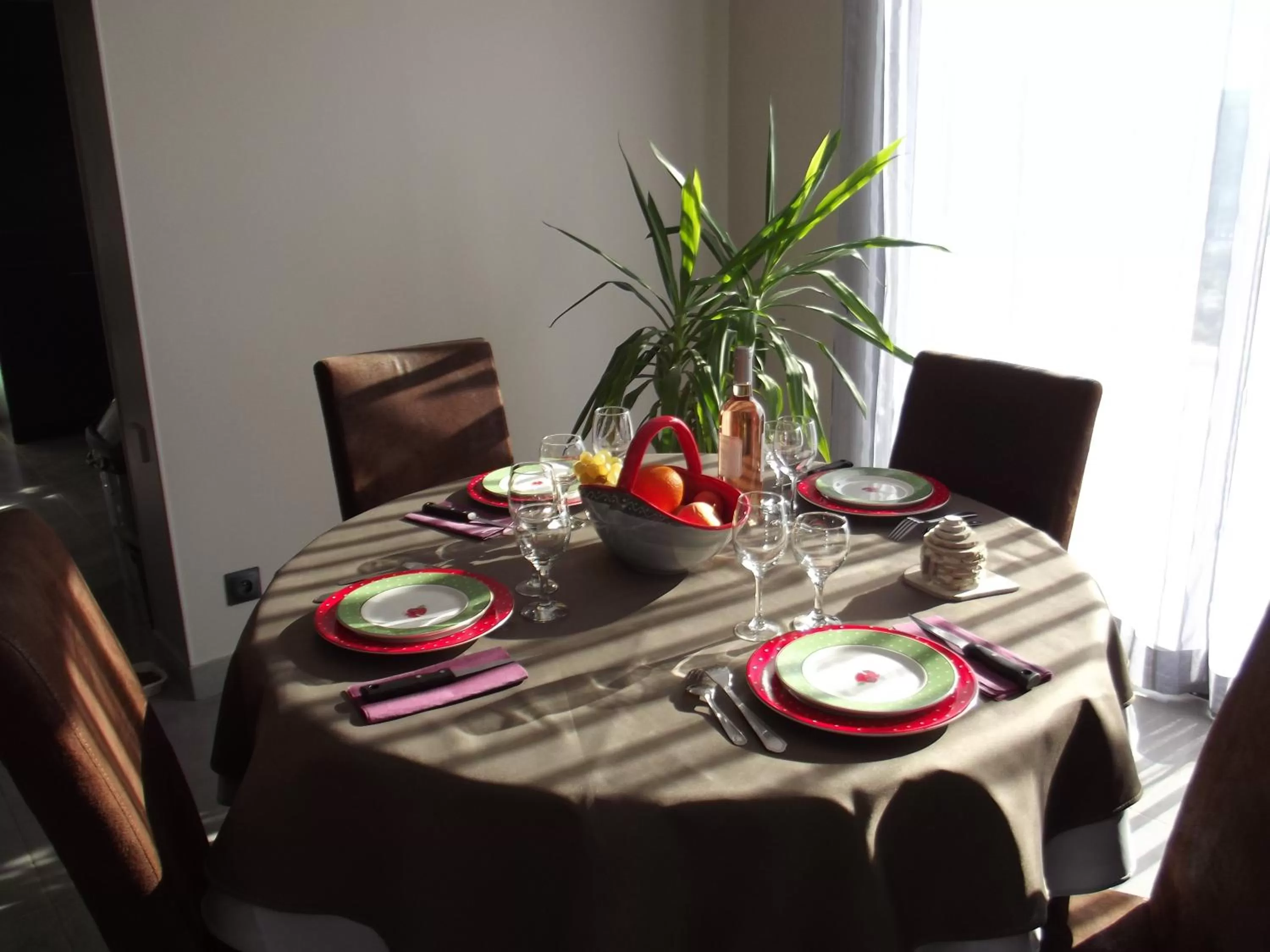 Communal lounge/ TV room, Restaurant/Places to Eat in L'Auberge du Mazet