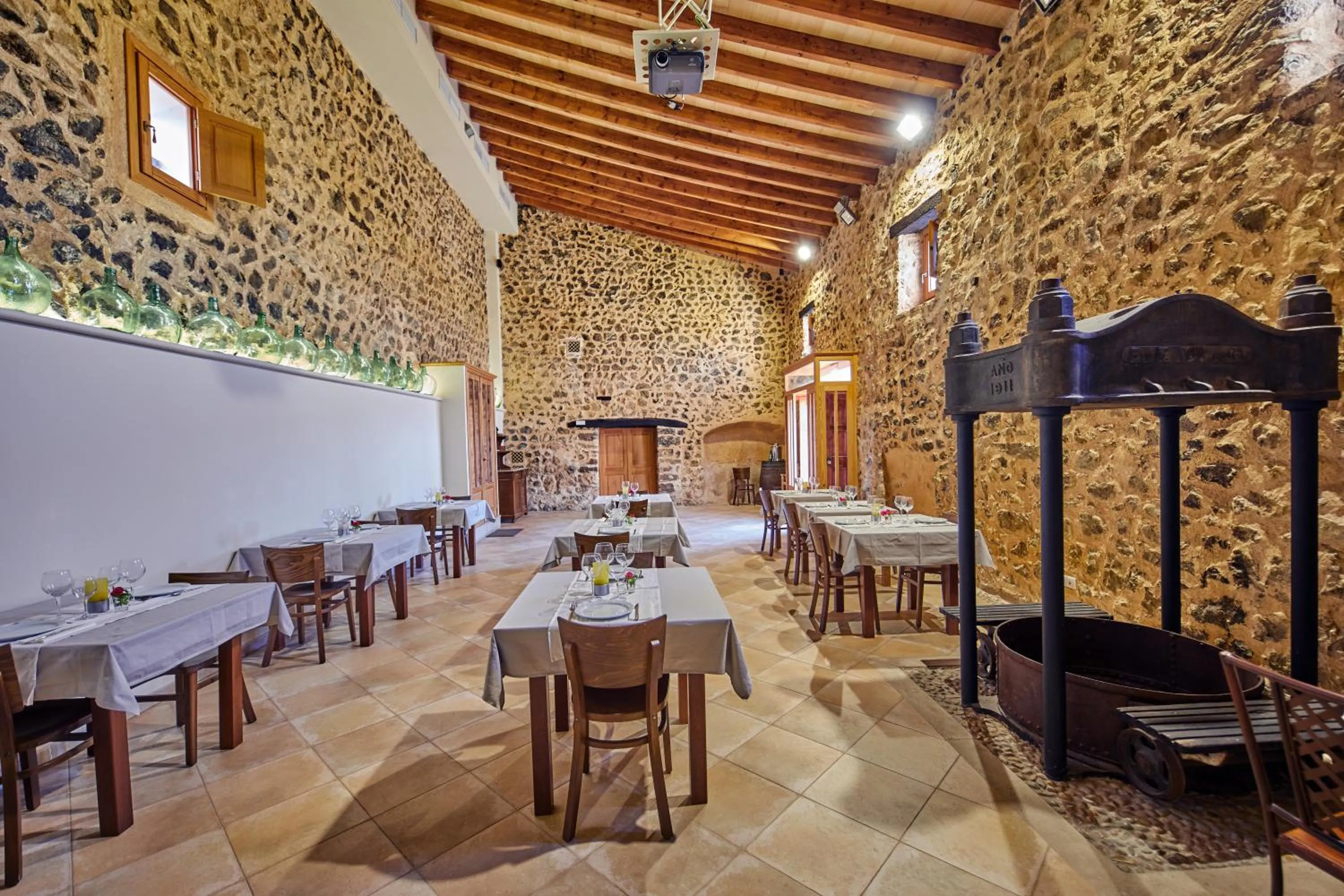 Restaurant/places to eat in Agroturismo Alquería Blanca