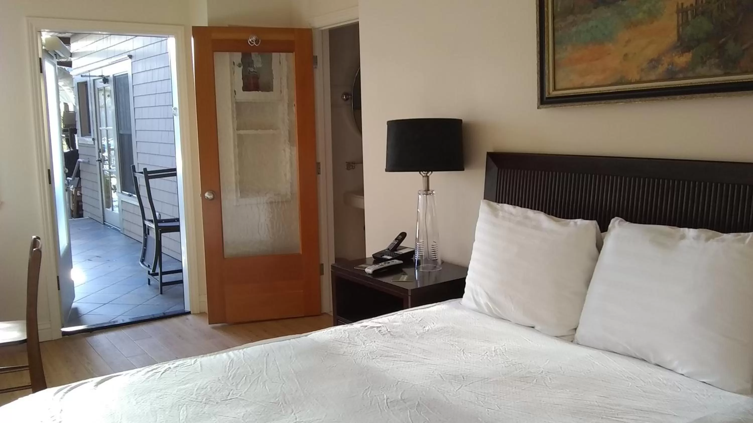 Bed in Noyo Harbor Inn