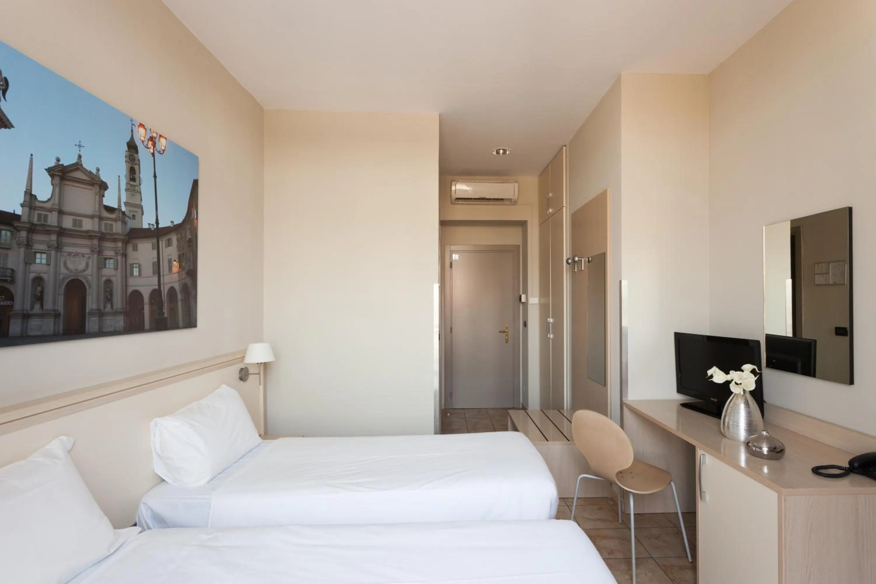 Photo of the whole room, Bed in Best Quality Hotel Dock Milano