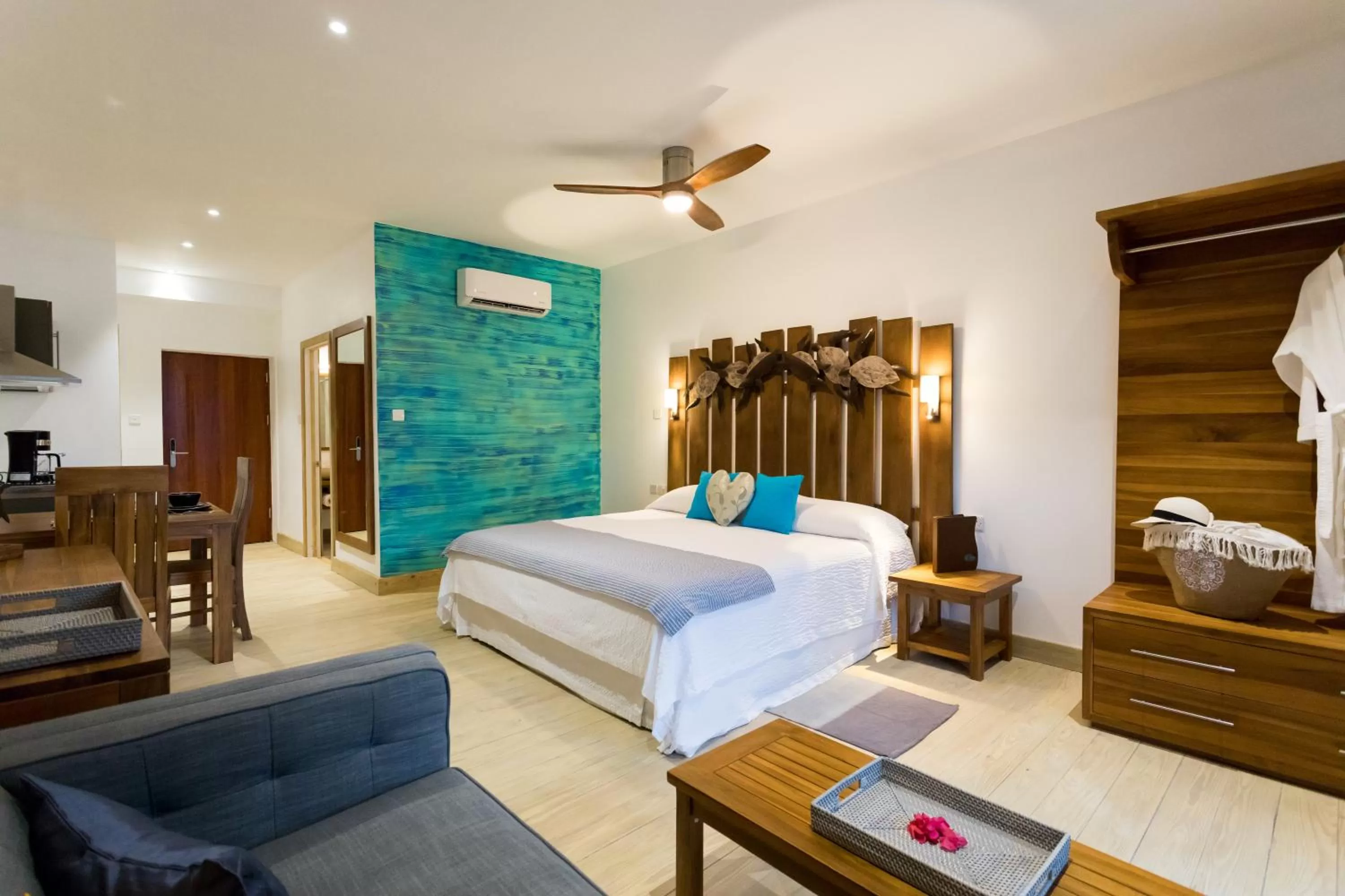 Photo of the whole room, Bed in True Blue Bay Resort