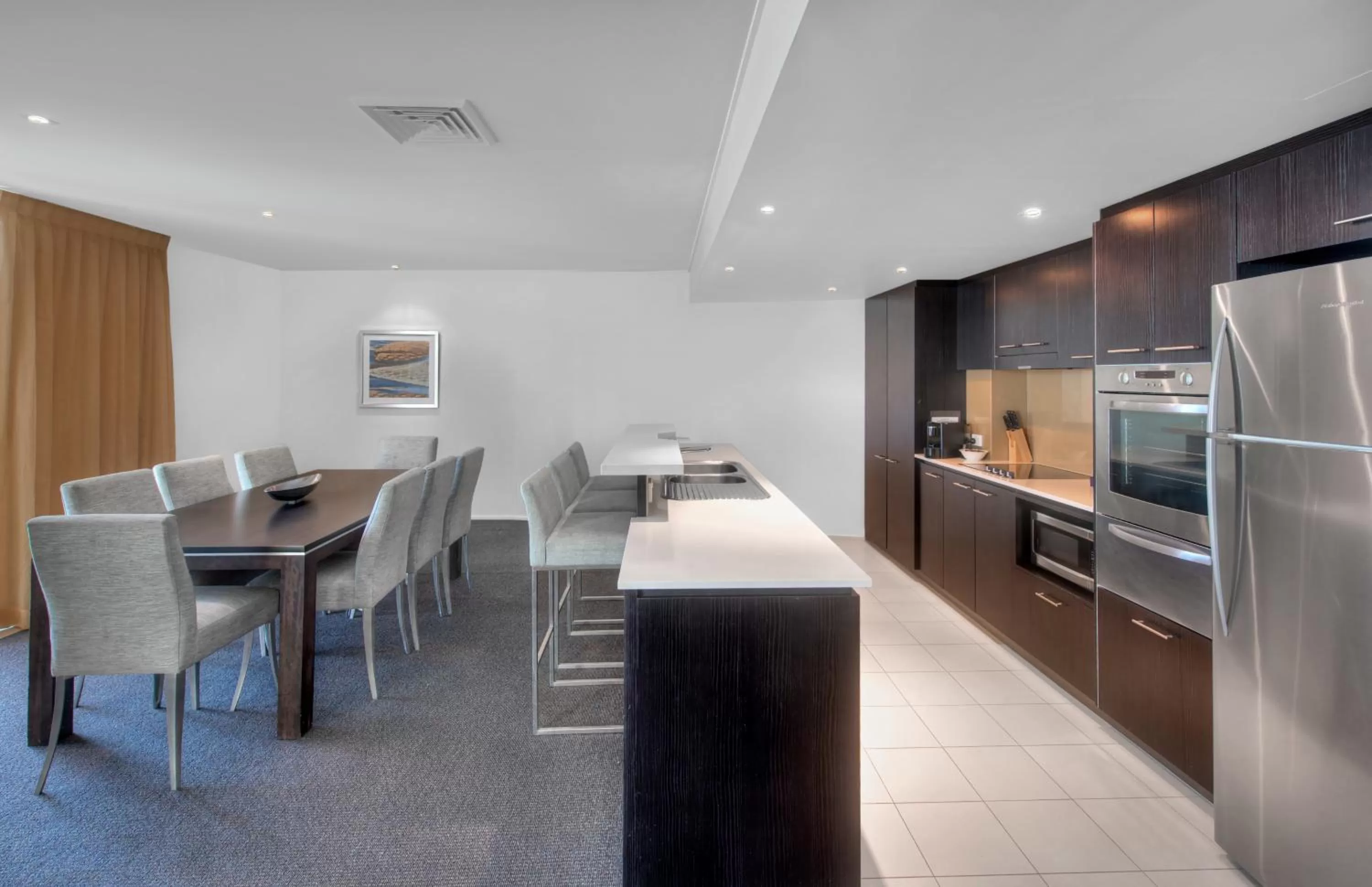 Kitchen or kitchenette in Ramada Hotel & Suites by Wyndham Ballina Byron