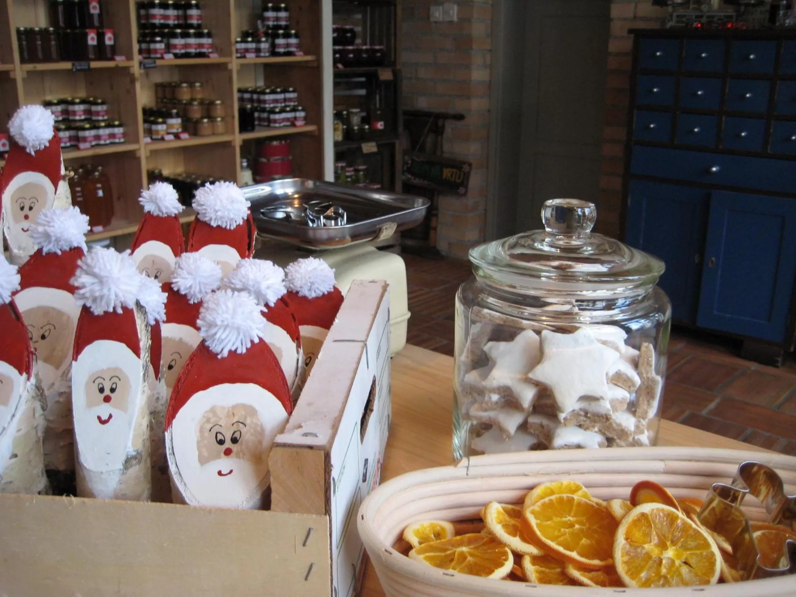 Property building, Food in Mala Kmetija