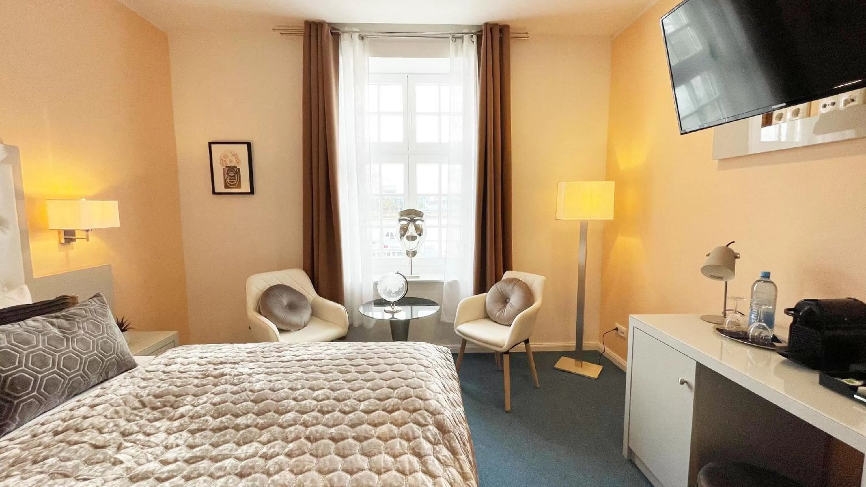 Seating area, Bed in Rhein Hotel St. Martin