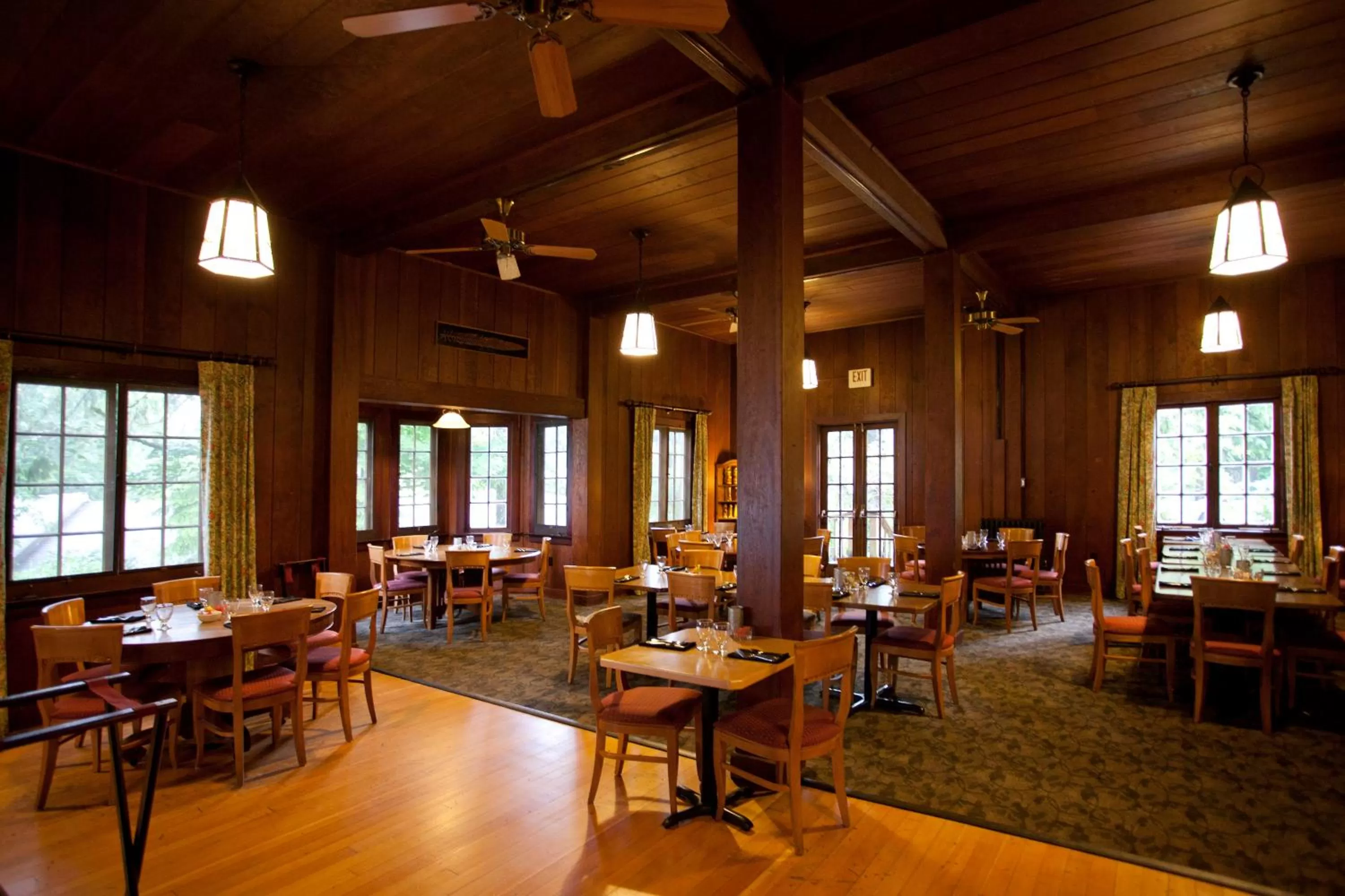 Restaurant/places to eat in Lake Quinault Lodge