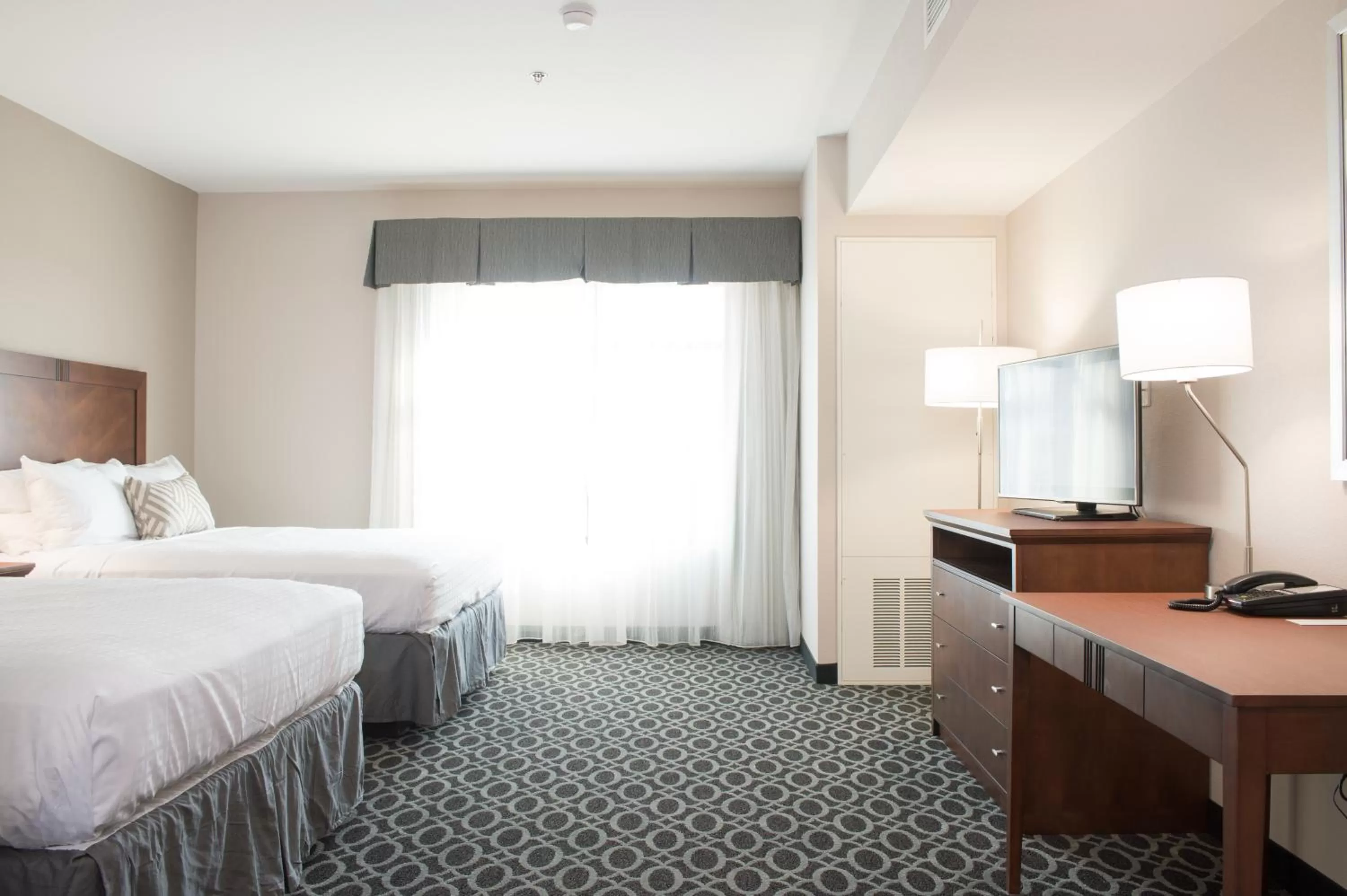 Photo of the whole room, Bed in Bluemont Hotel