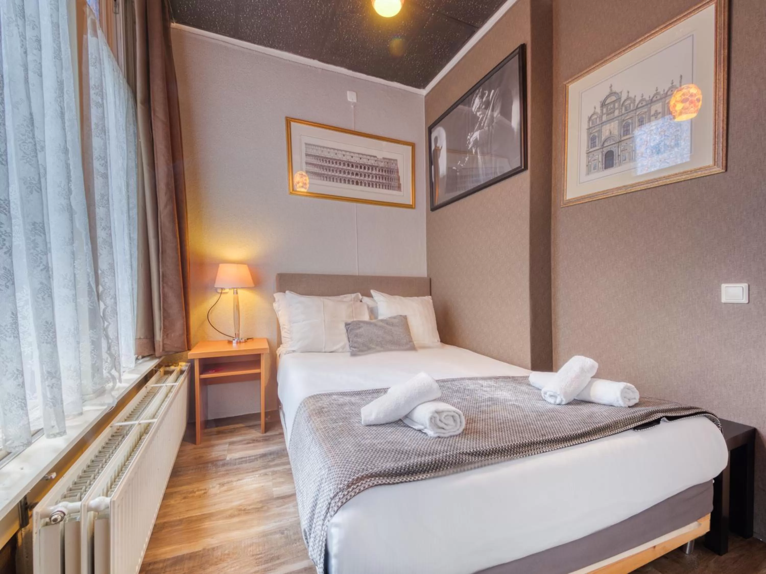 Bed in Di-Ann City Centre Hotel