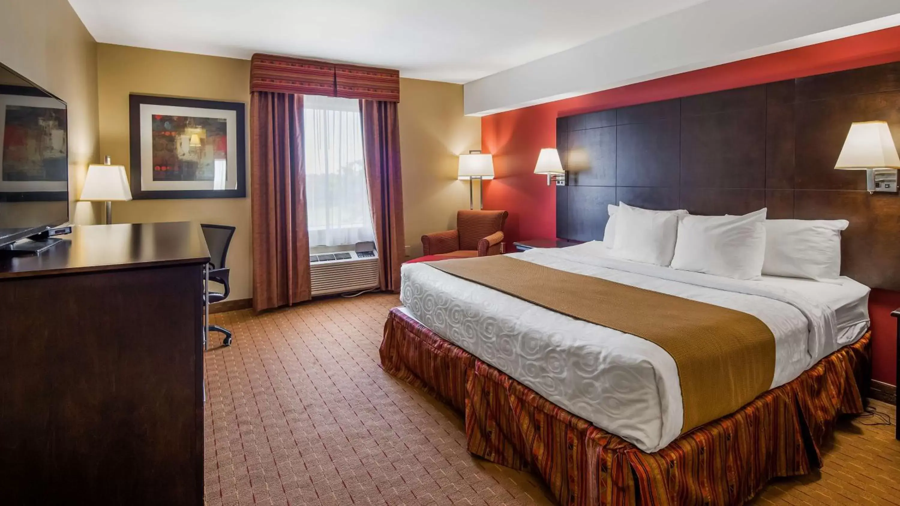 King Room with Roll-In Shower - Disability Access in Best Western Plus Bowmanville King Room with Roll-In Shower - Disability Access in Best Western Plus Bowmanville