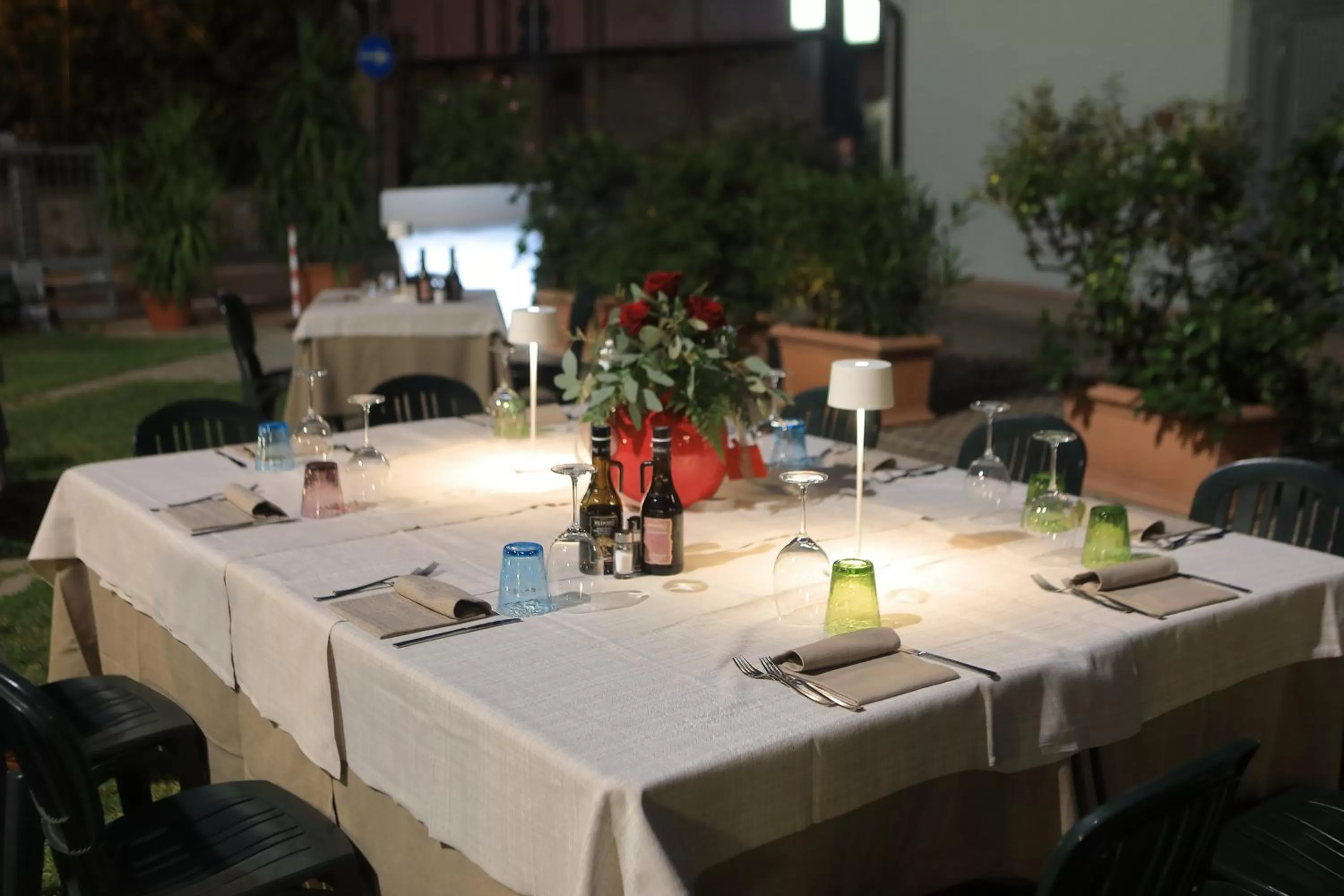 Restaurant/places to eat in Hotel Eden