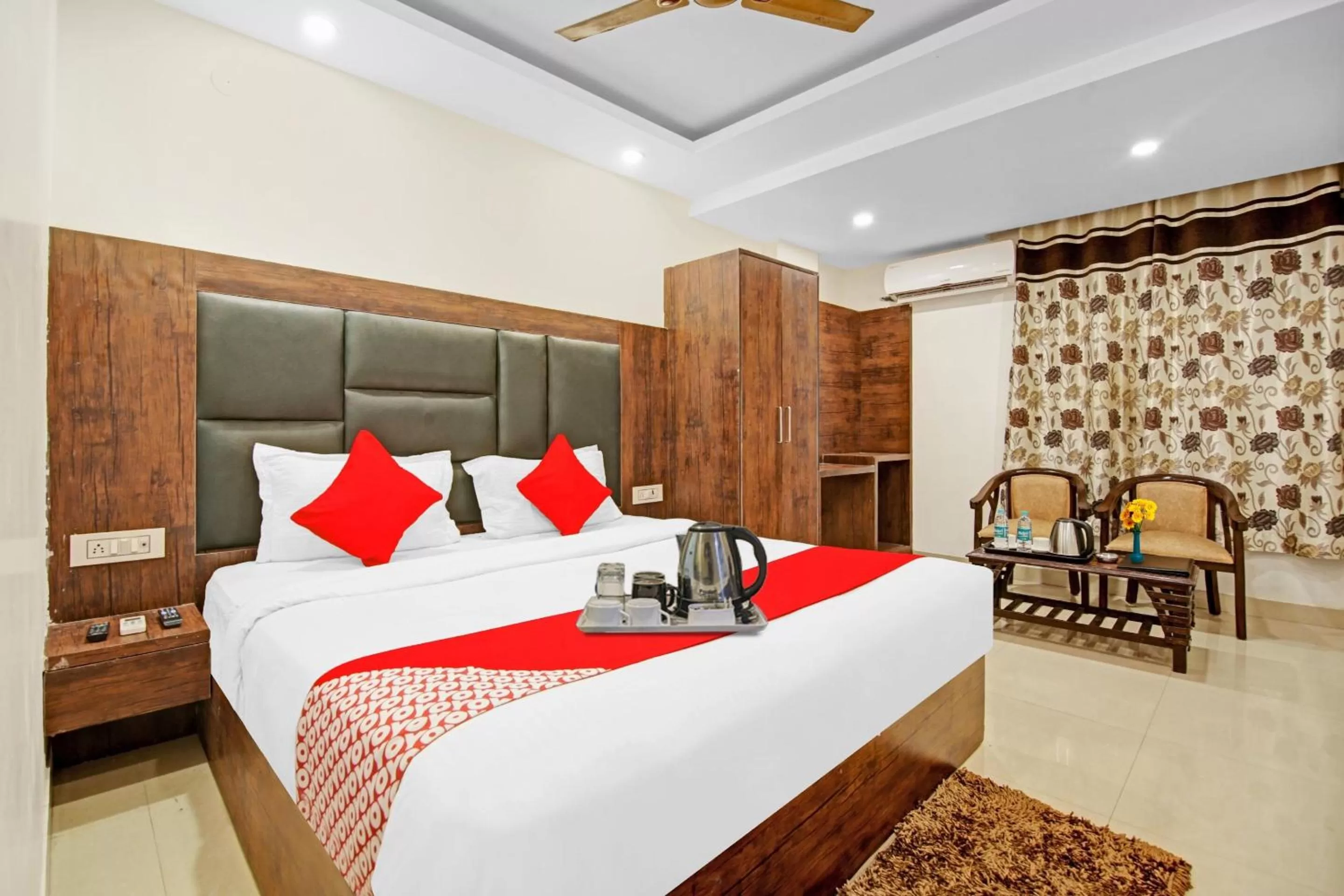Bedroom in Super OYO Flagship Hotel Tez Plaza