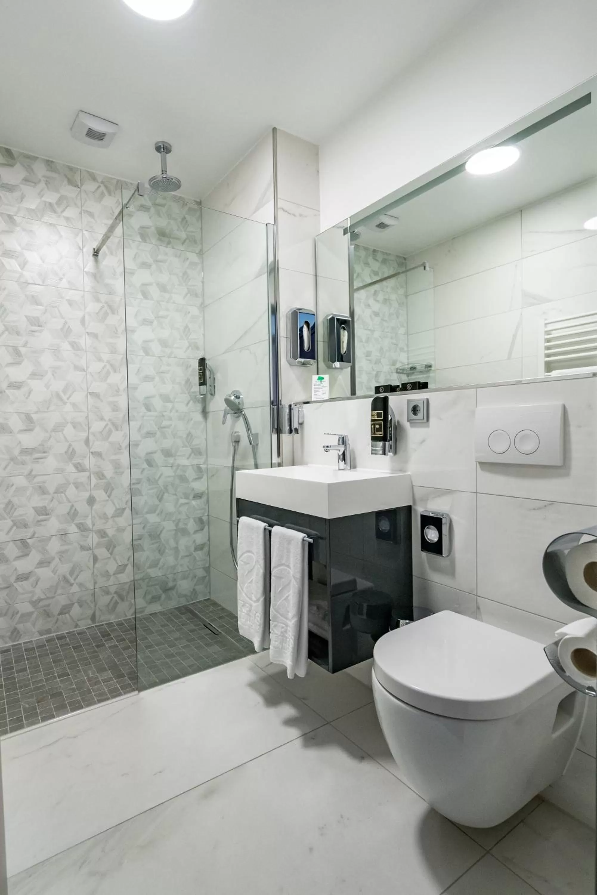 Shower in Hotel Kreis Residenz München