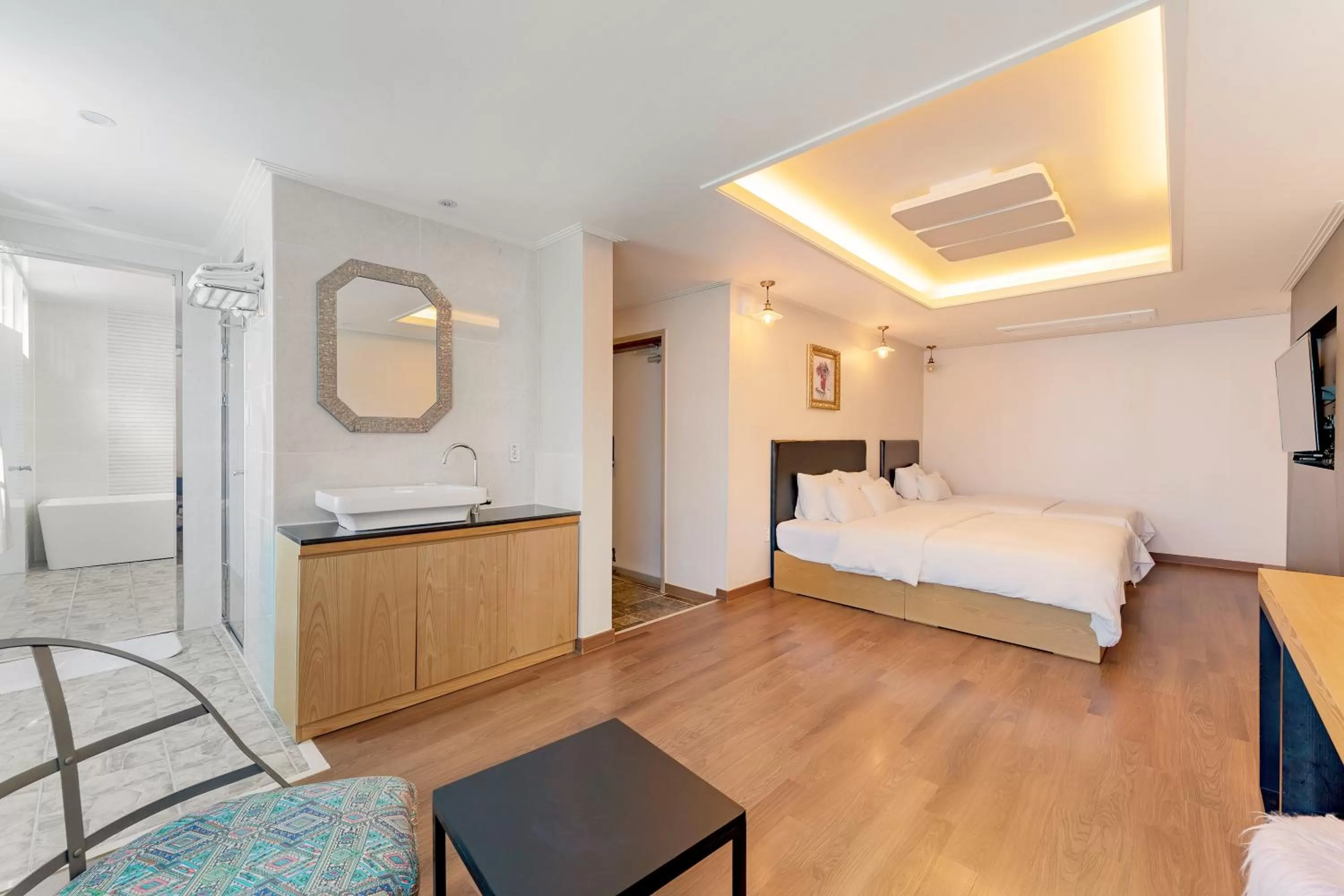 Bed in Central Park Hotel Busan