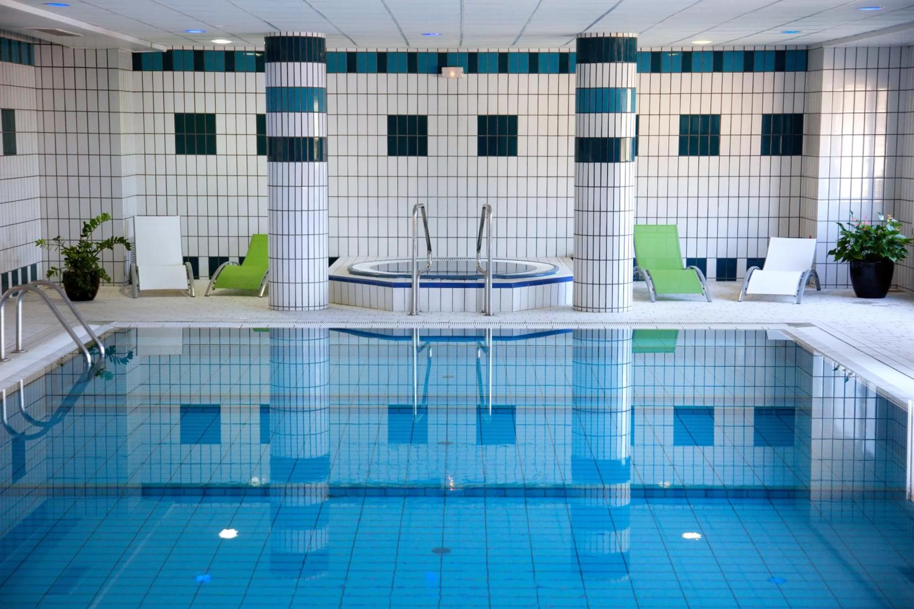 Swimming pool in Hôtel Spa Du Béryl