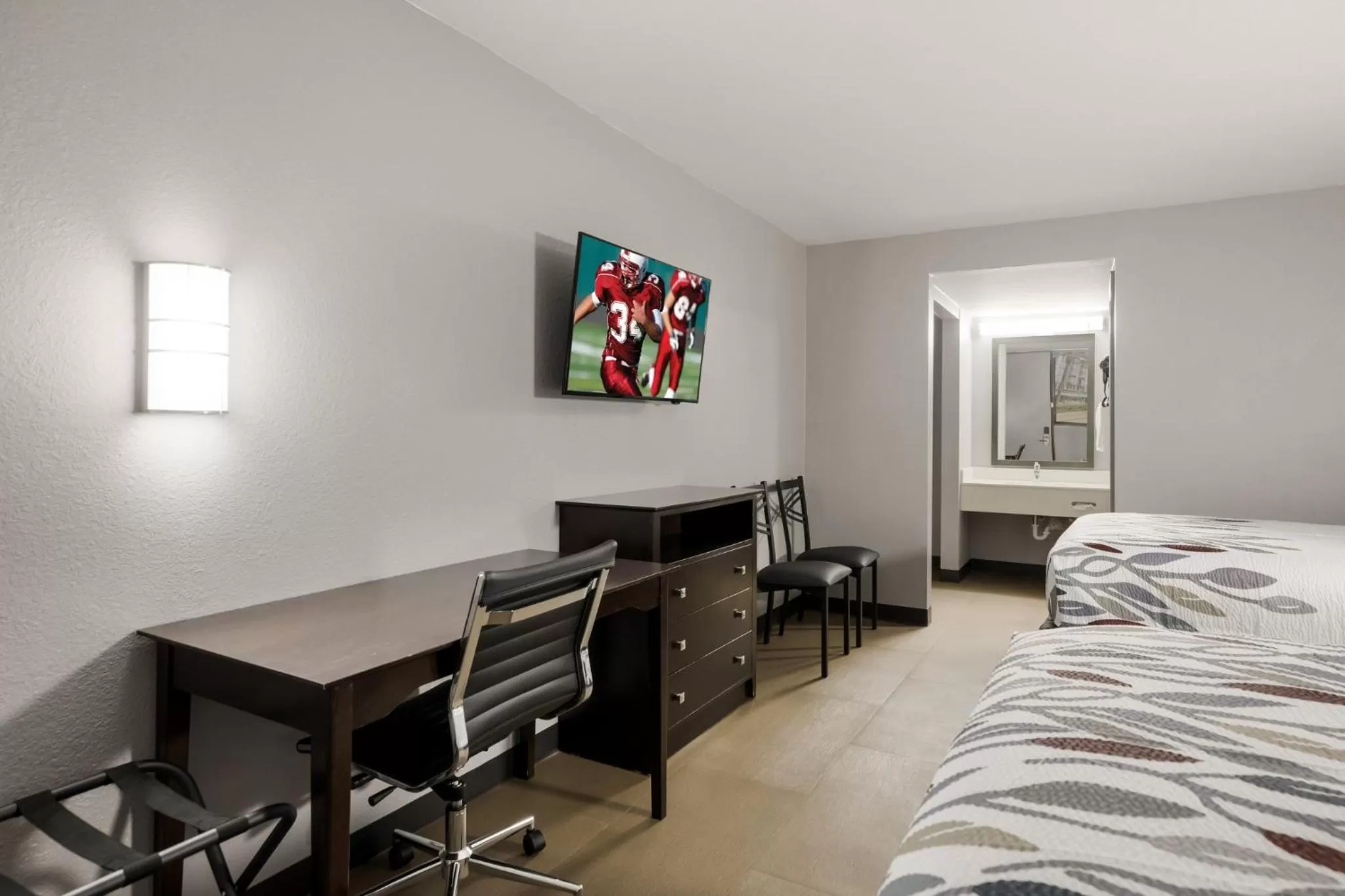 Bedroom, Bed in Red Roof Inn Alexandria, LA