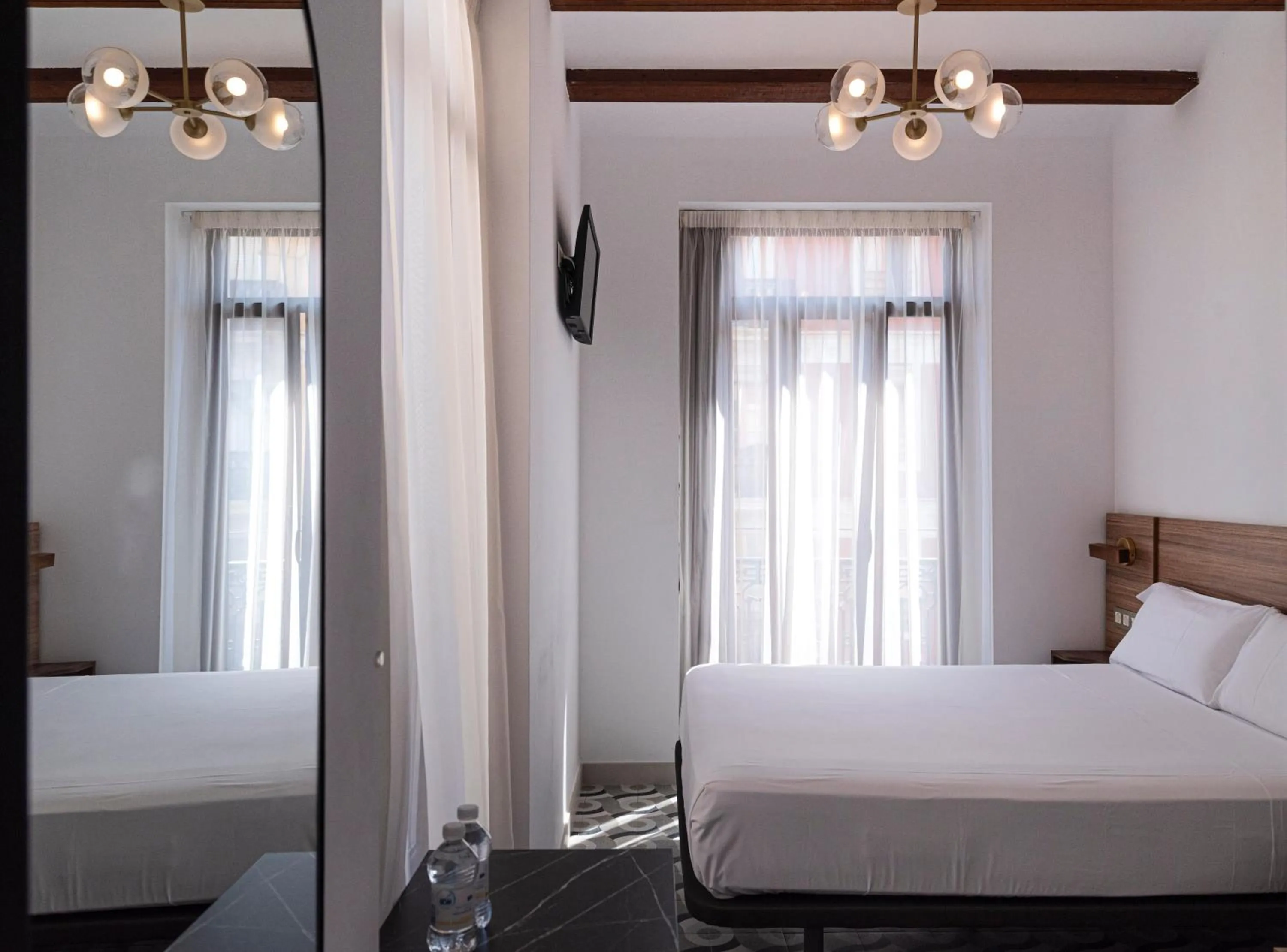 Bedroom, Bed in Hotel 19-30 Valencia