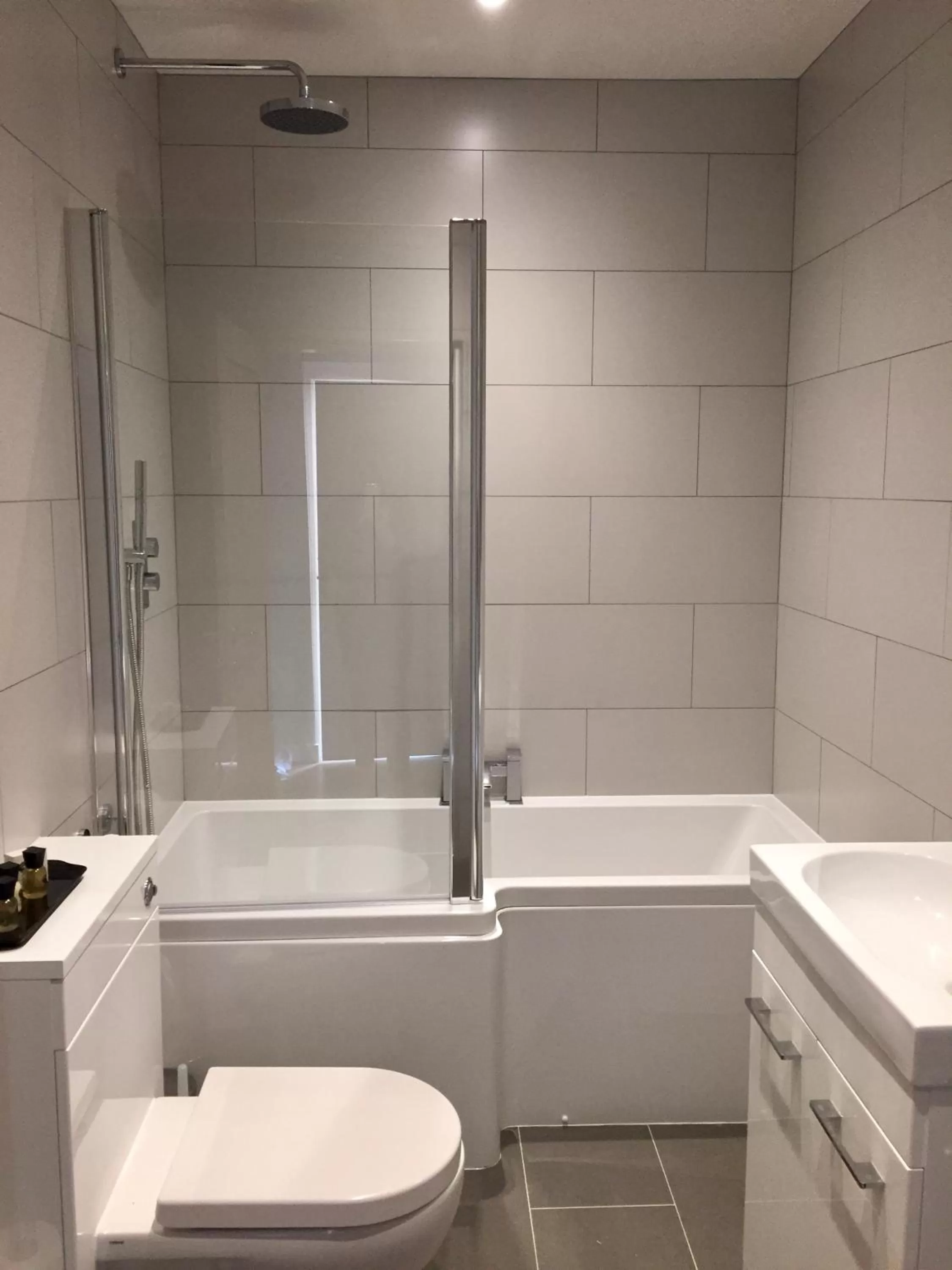 Shower in Castle Hotel & Apartments