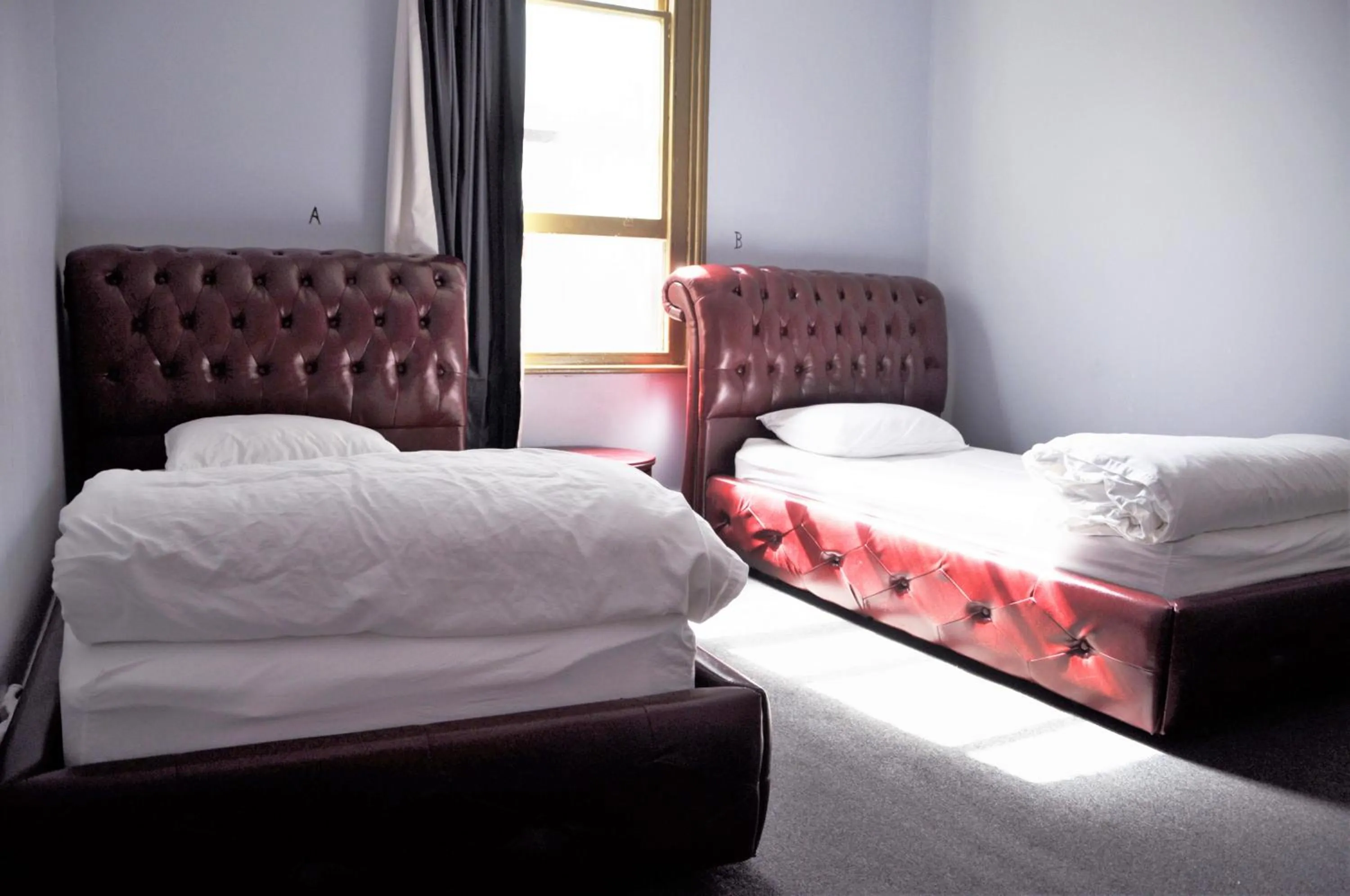 Bedroom, Bed in Backpackers Imperial Hotel