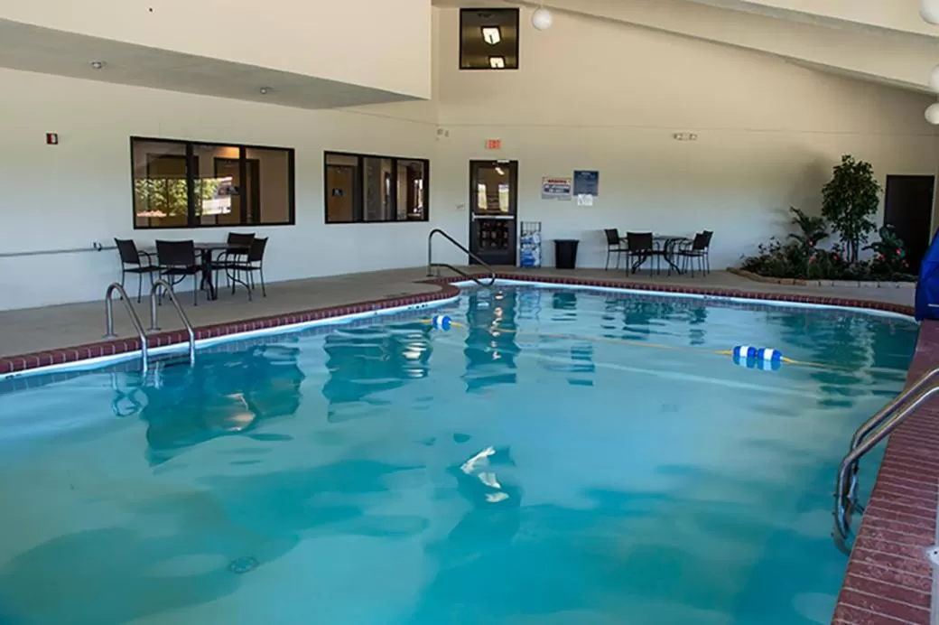 Swimming pool in Greenlight Inn & Suites St James