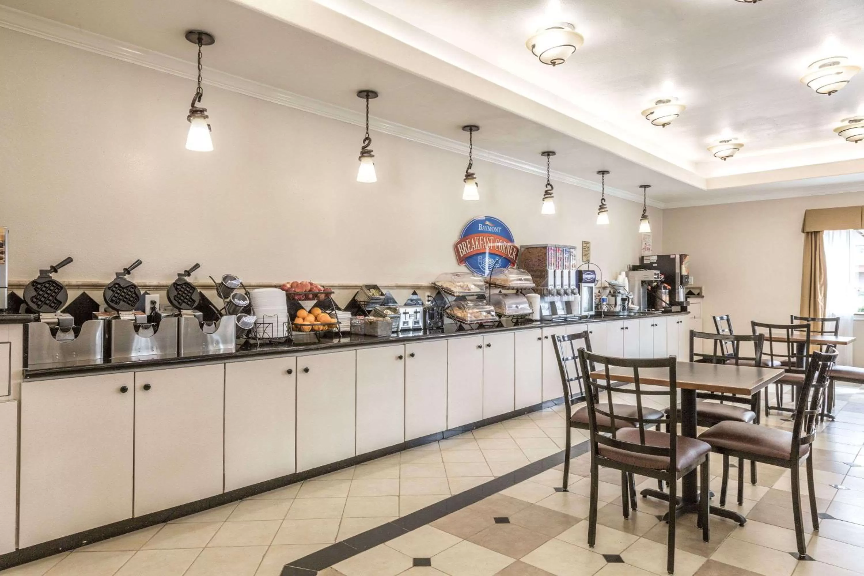 Restaurant/places to eat in Baymont by Wyndham Galveston