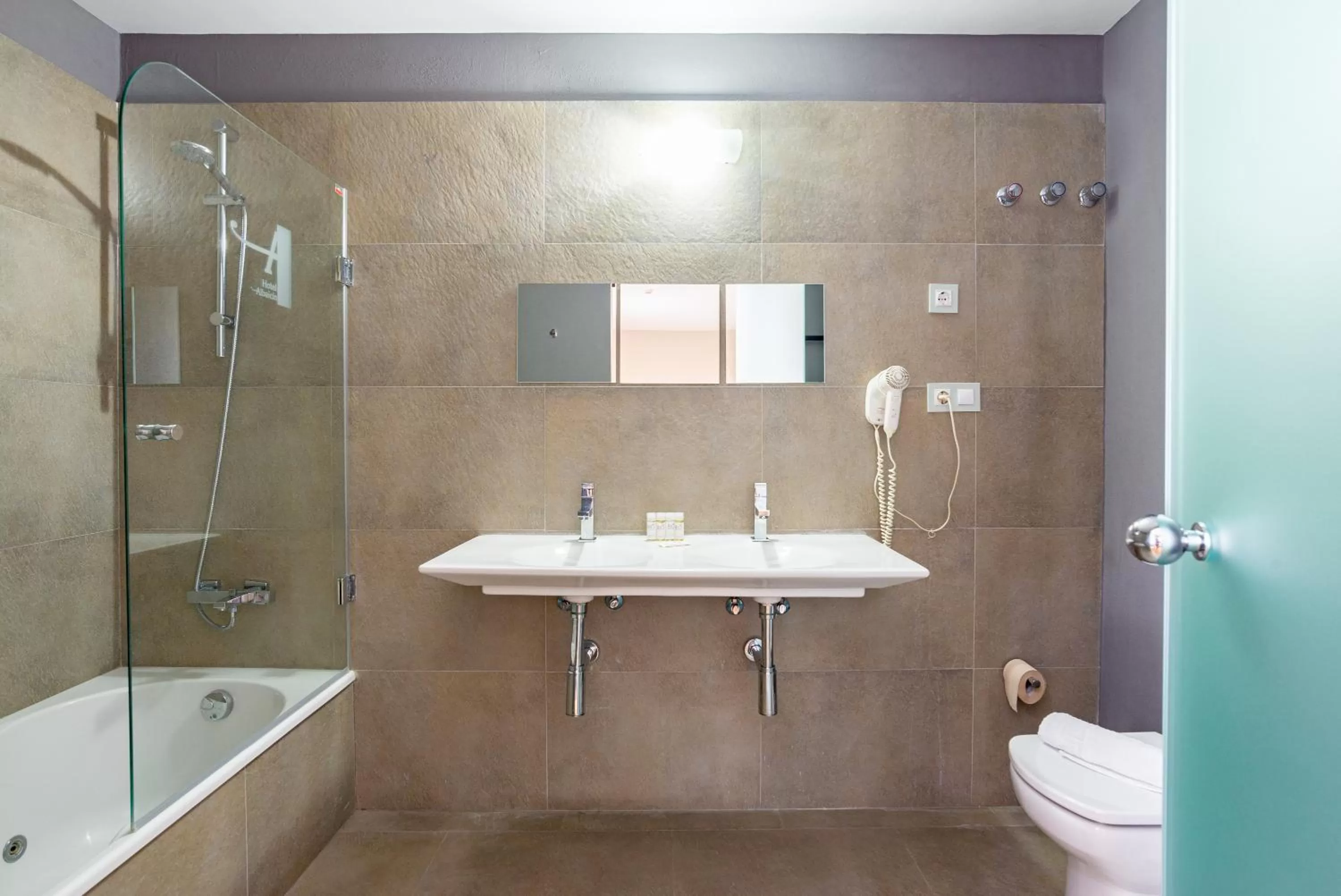 Toilet in Hotel Albaicín