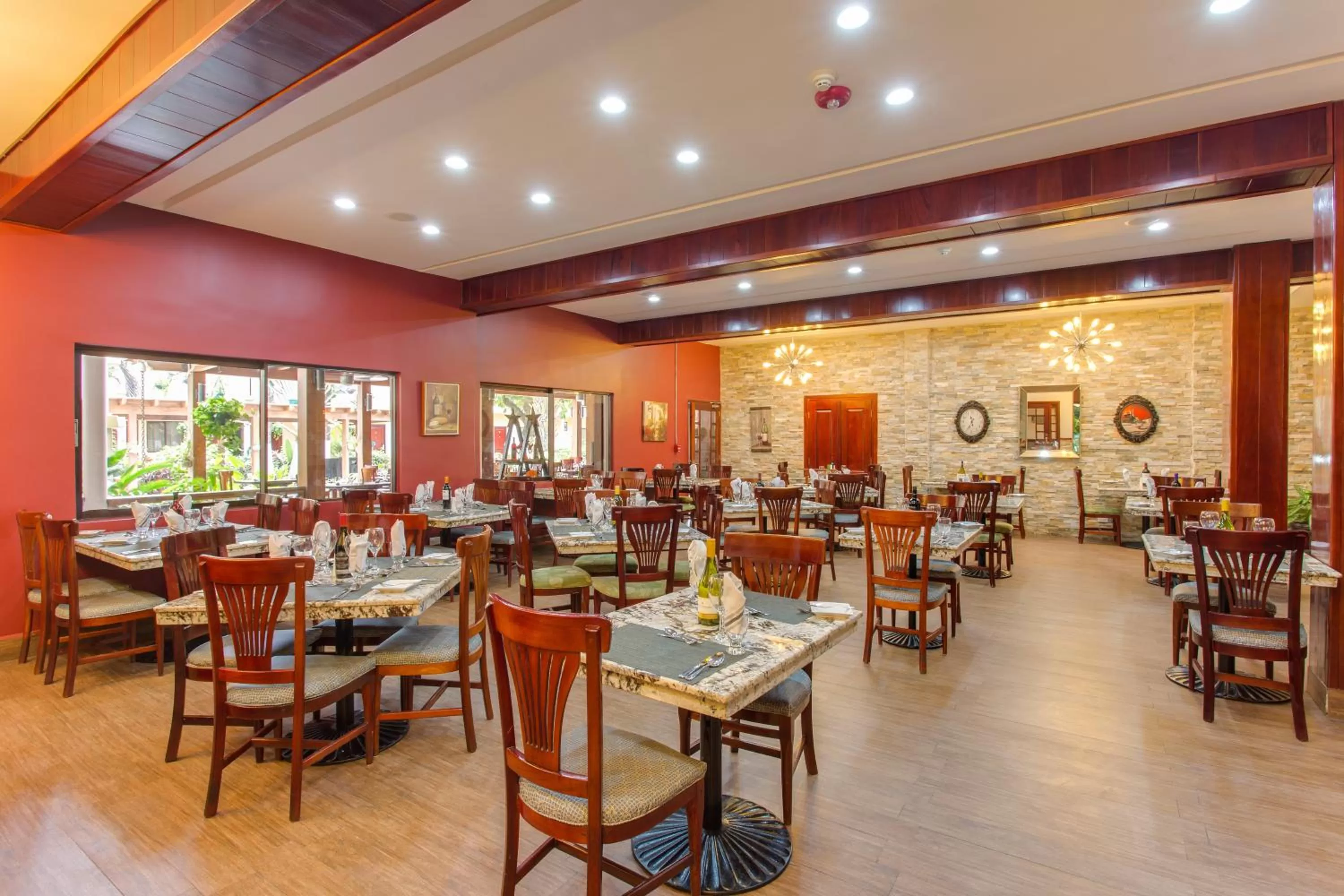 Restaurant/places to eat in Best Western Plus Belize Biltmore Plaza