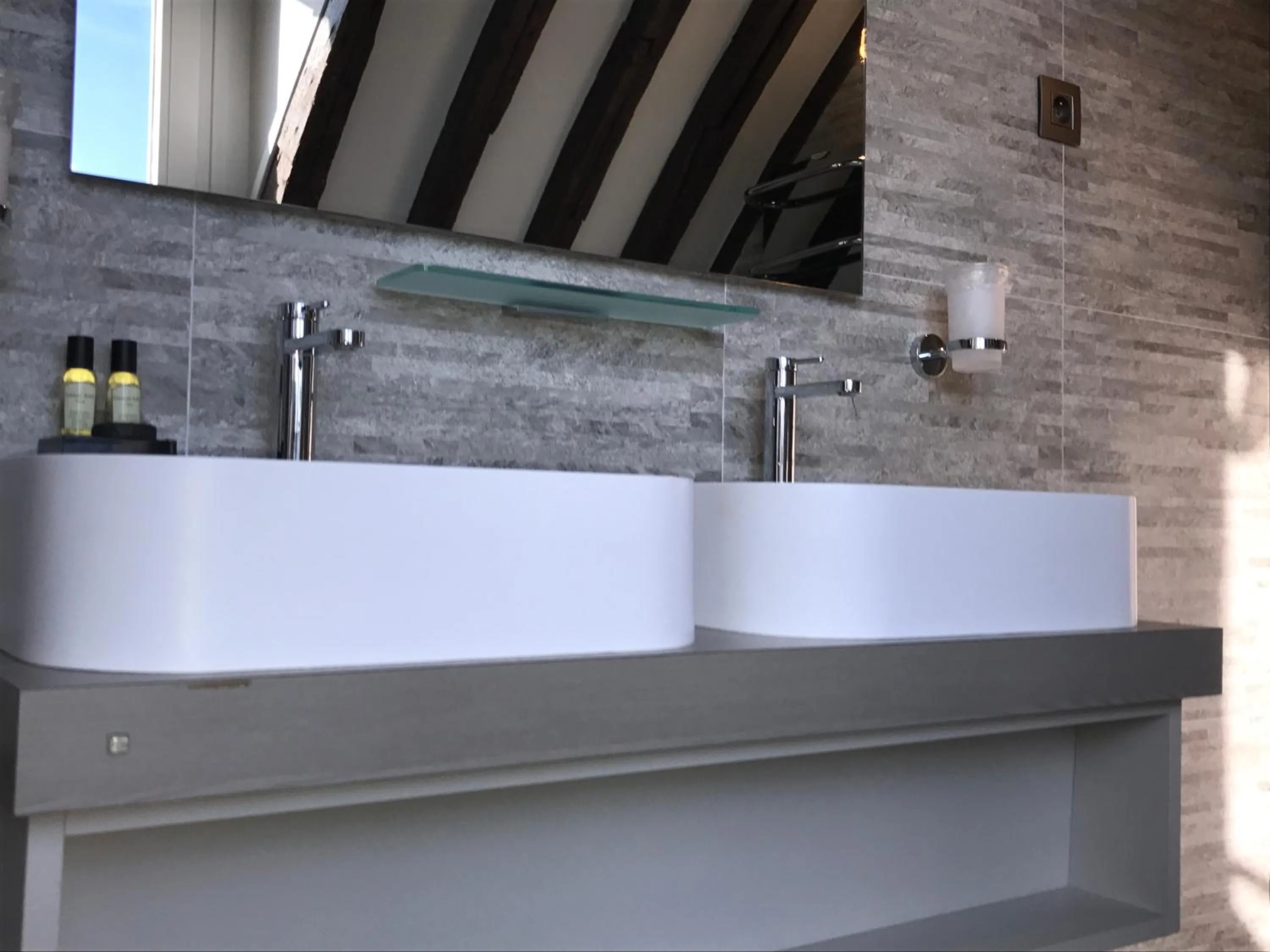 Bathroom in Hôtel Jacques de Molay - Fitness & Sauna