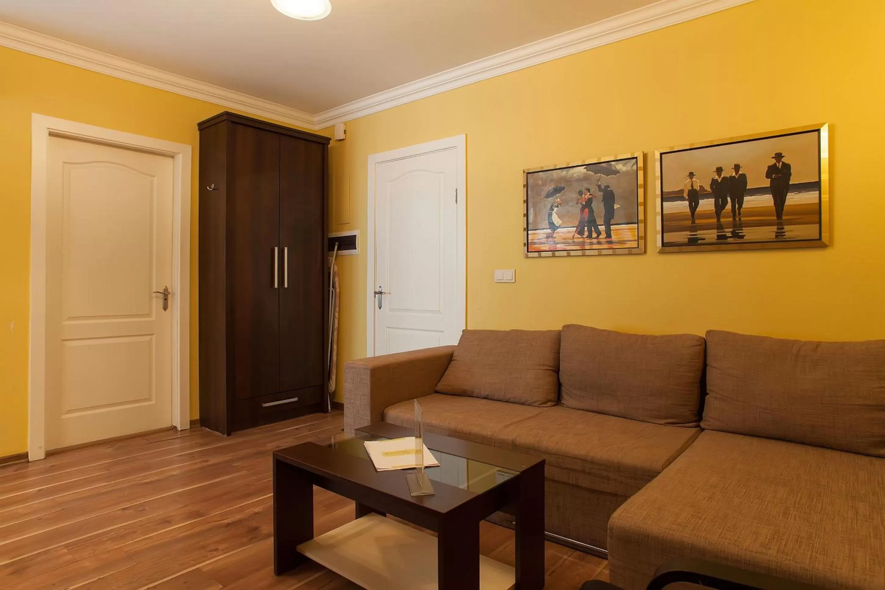 Living room, Lounge/Bar in Partner Guest House