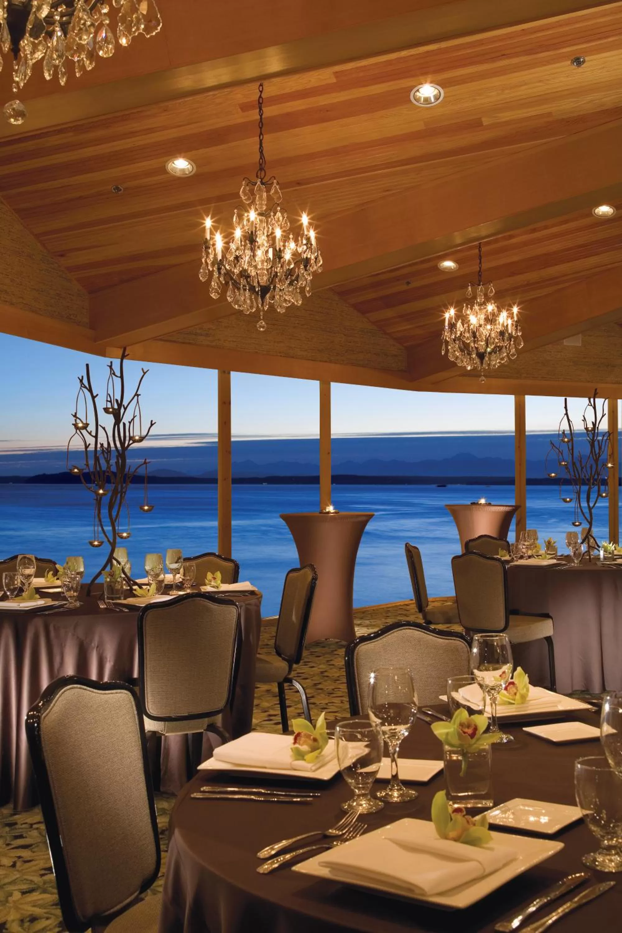 Restaurant/places to eat in The Edgewater, a Noble House Hotel