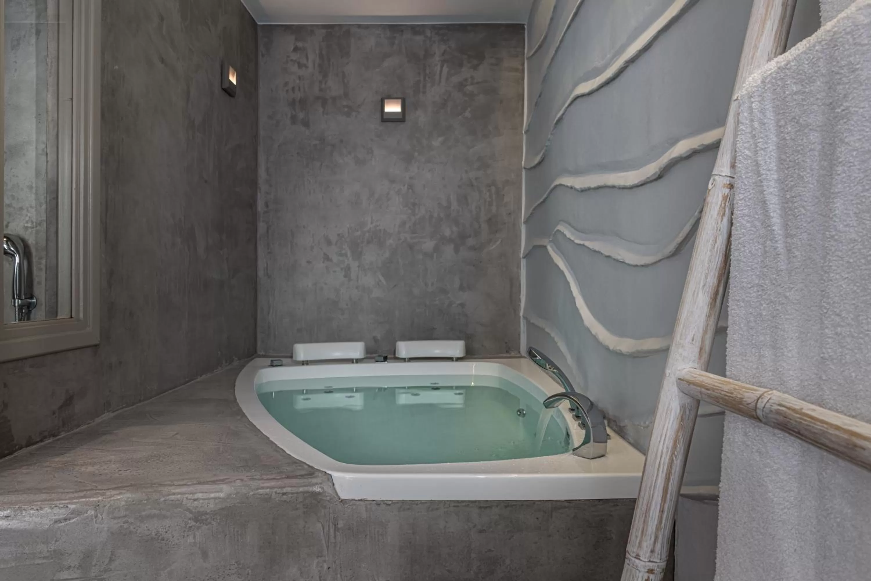 Bath in Argo Boutique Hotel