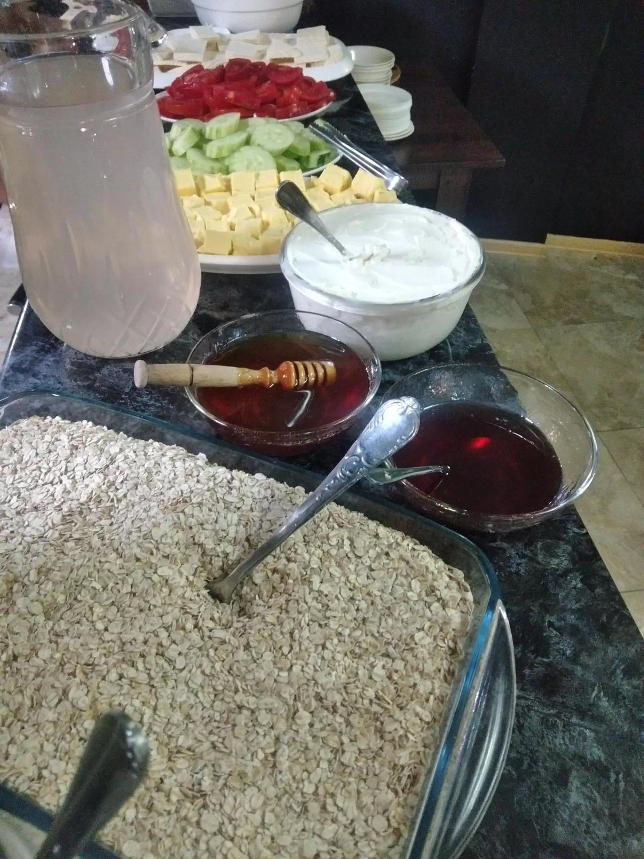 Restaurant/places to eat in Hotel Traveler