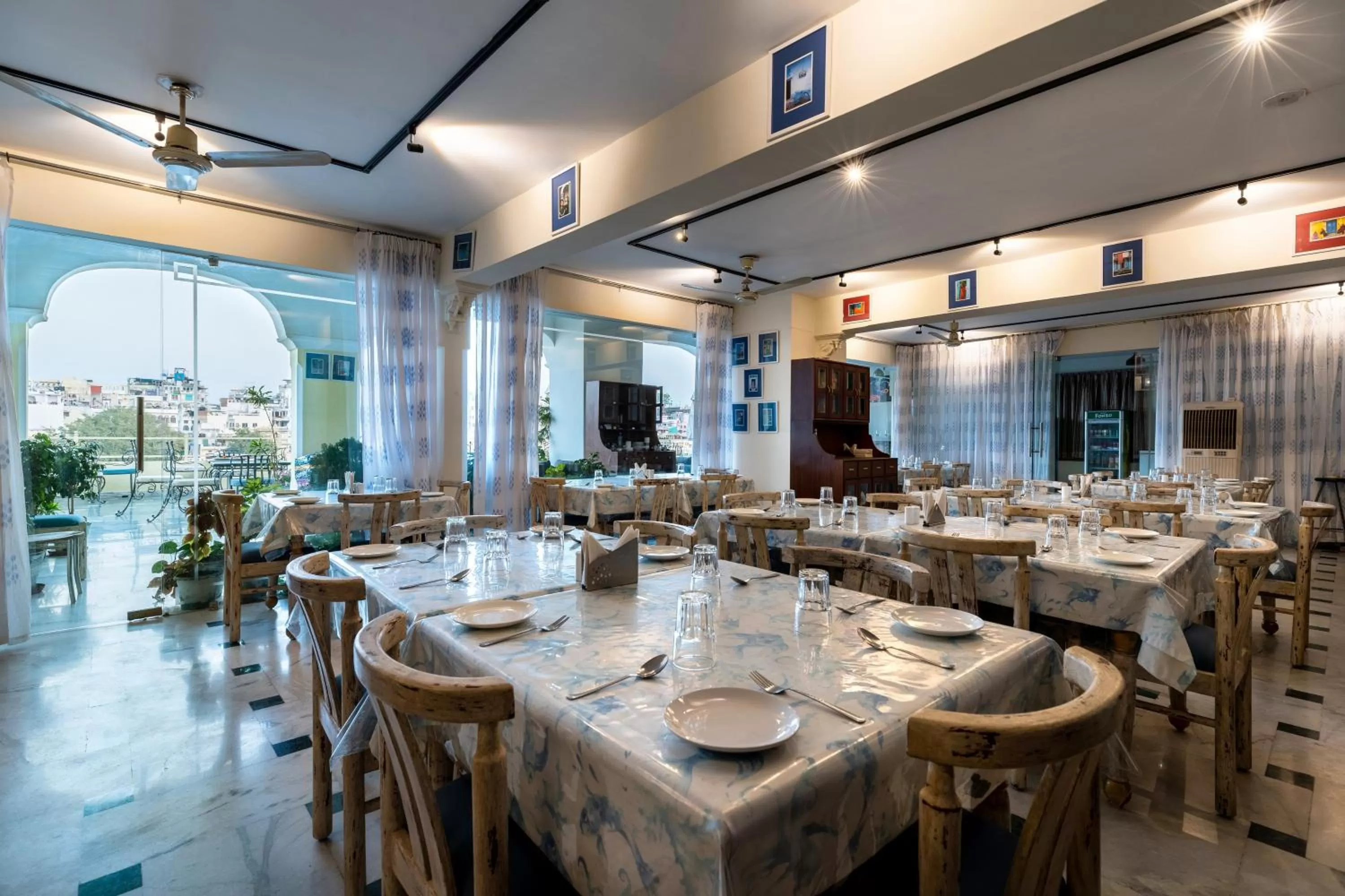 Restaurant/places to eat in Sarovar - Lake Facing Boutique Hotel On Lake Pichola