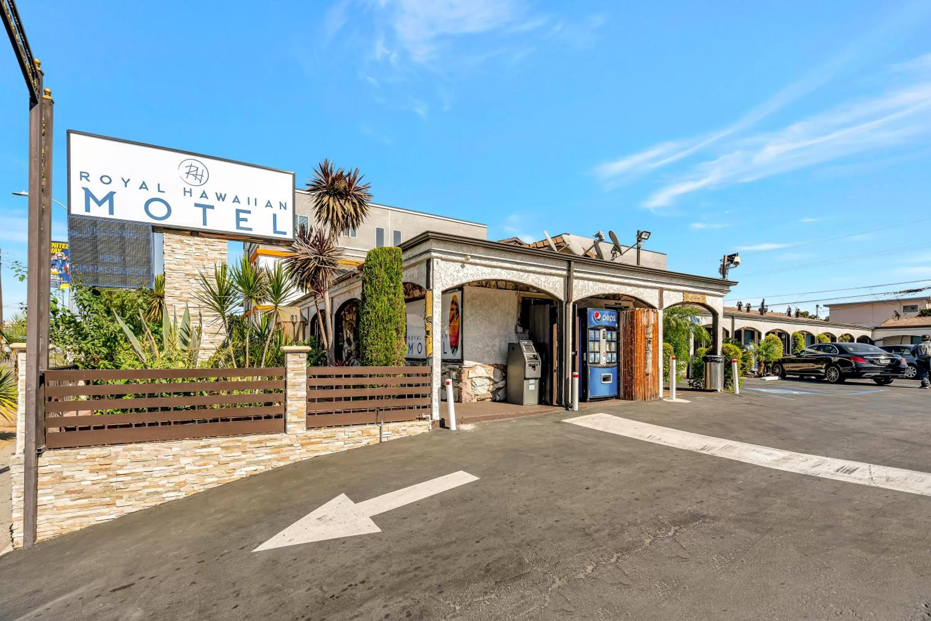 Property building in Royal Hawaiian Inn - Mid City, Los Angeles