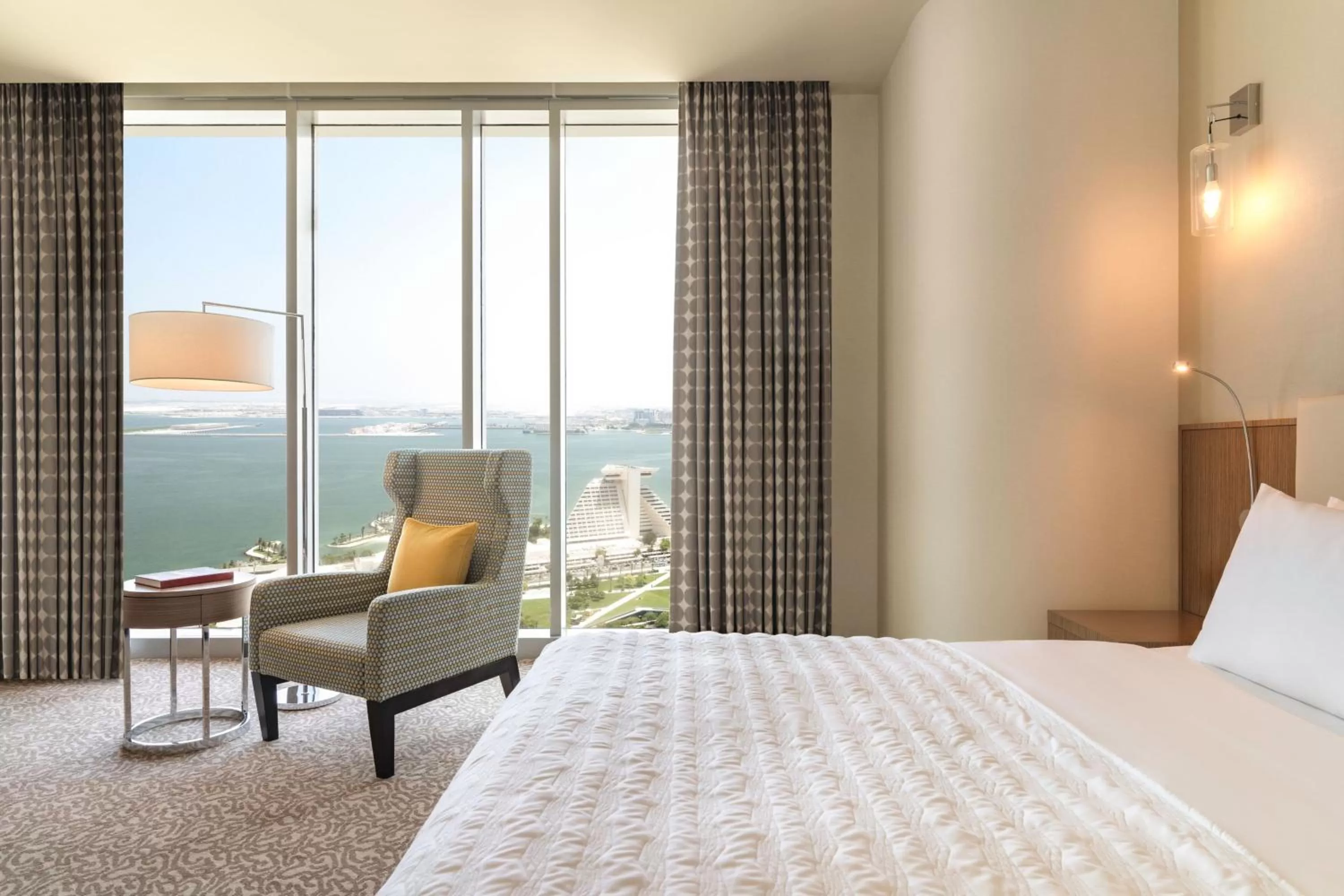 Photo of the whole room, Bed in Le Meridien City Center Doha