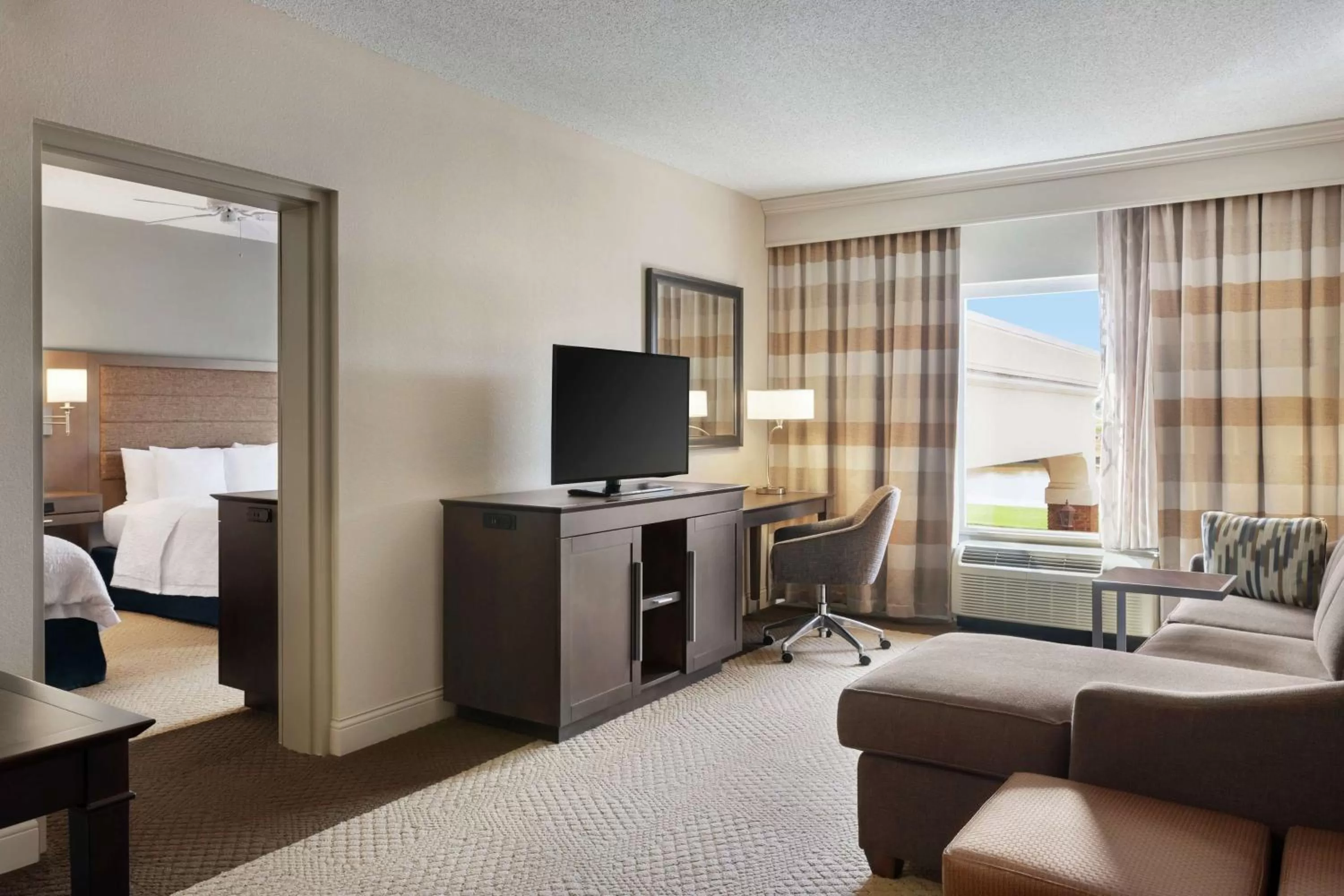 Bedroom, Bed in Hampton Inn & Suites Montgomery-EastChase