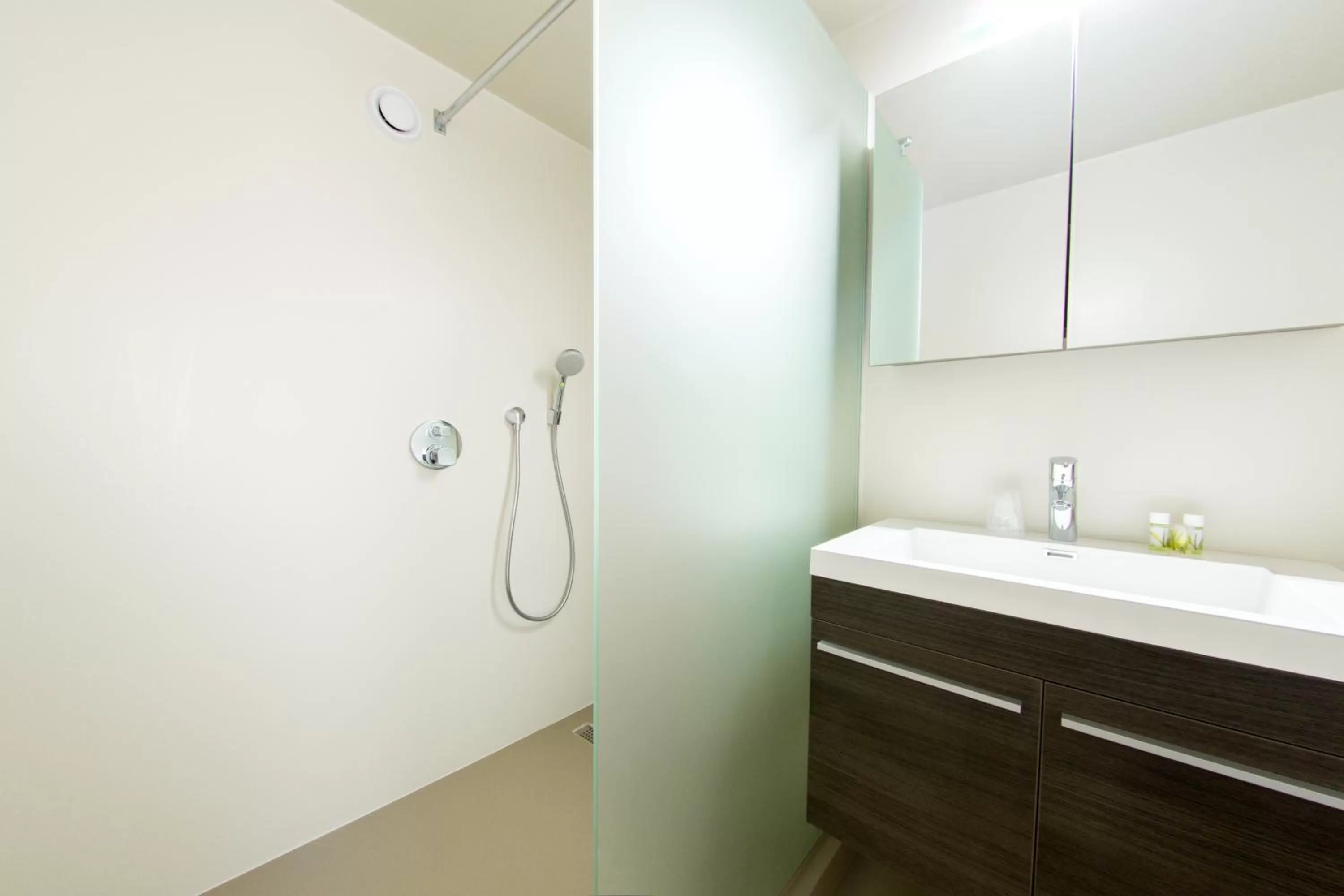 Bathroom in Arass Hôtel & Business Flats