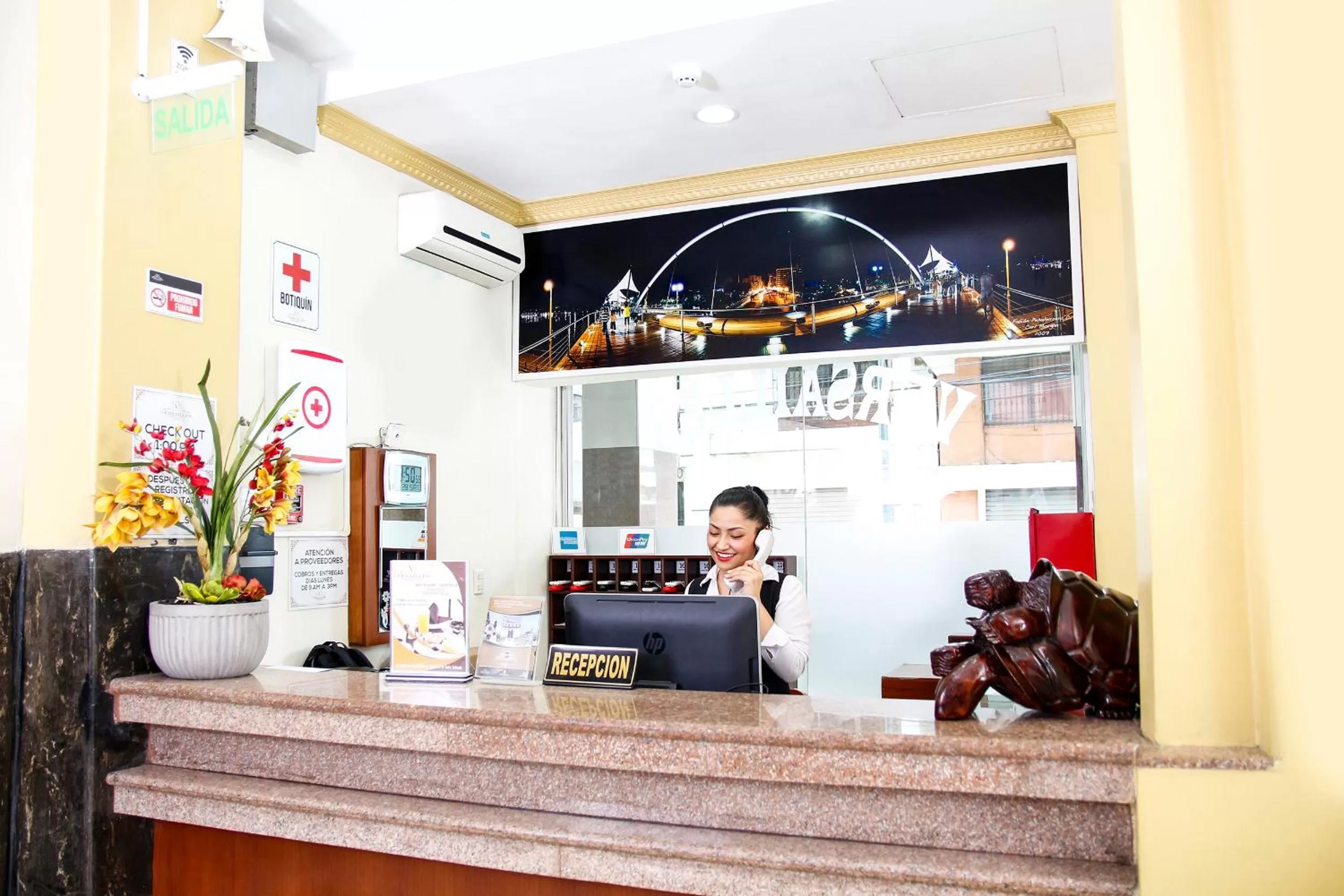 Lobby or reception, Lobby/Reception in Hotel Versailles Internacional