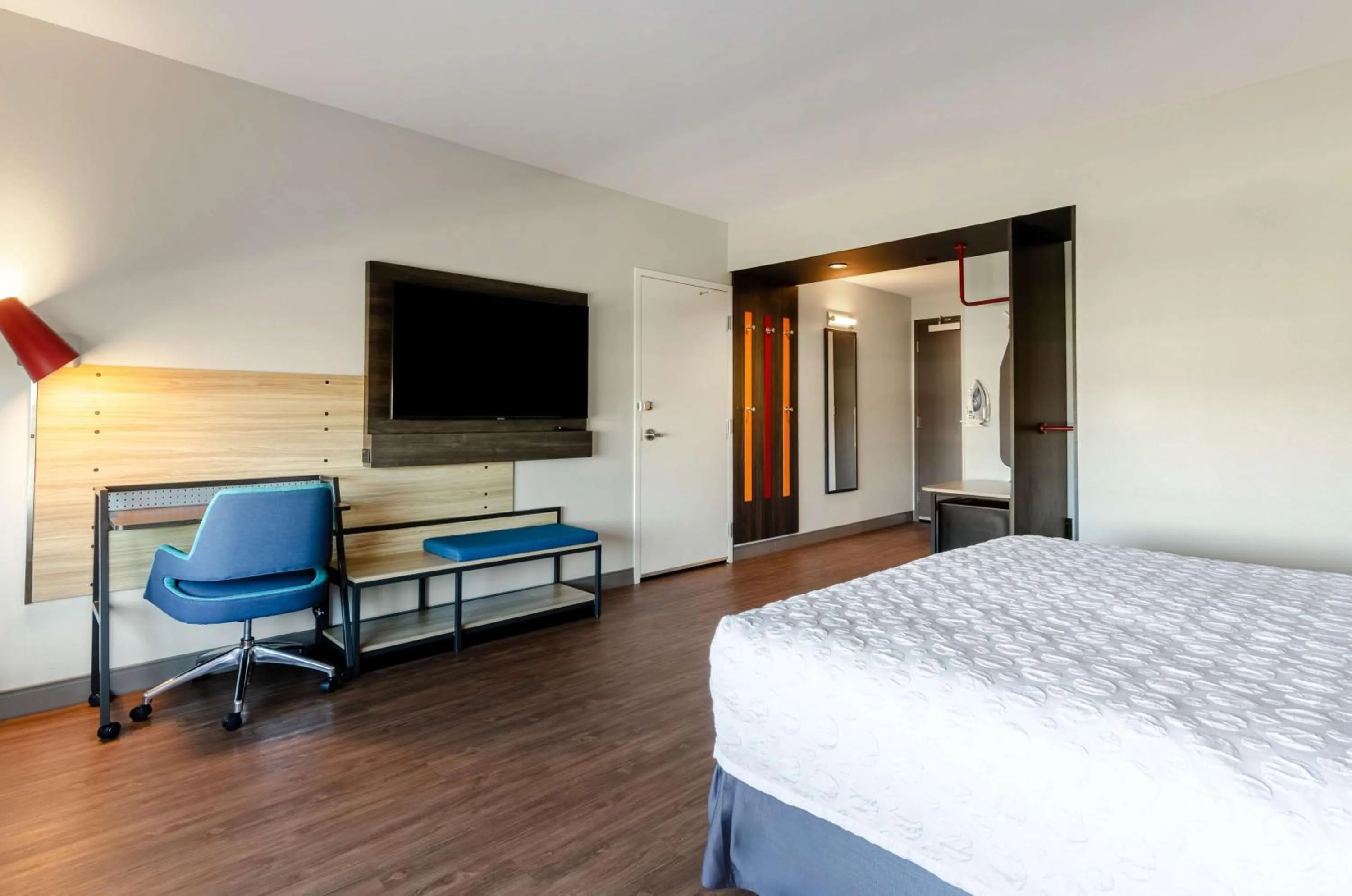 Bedroom, Bed in Tru By Hilton Christiansburg