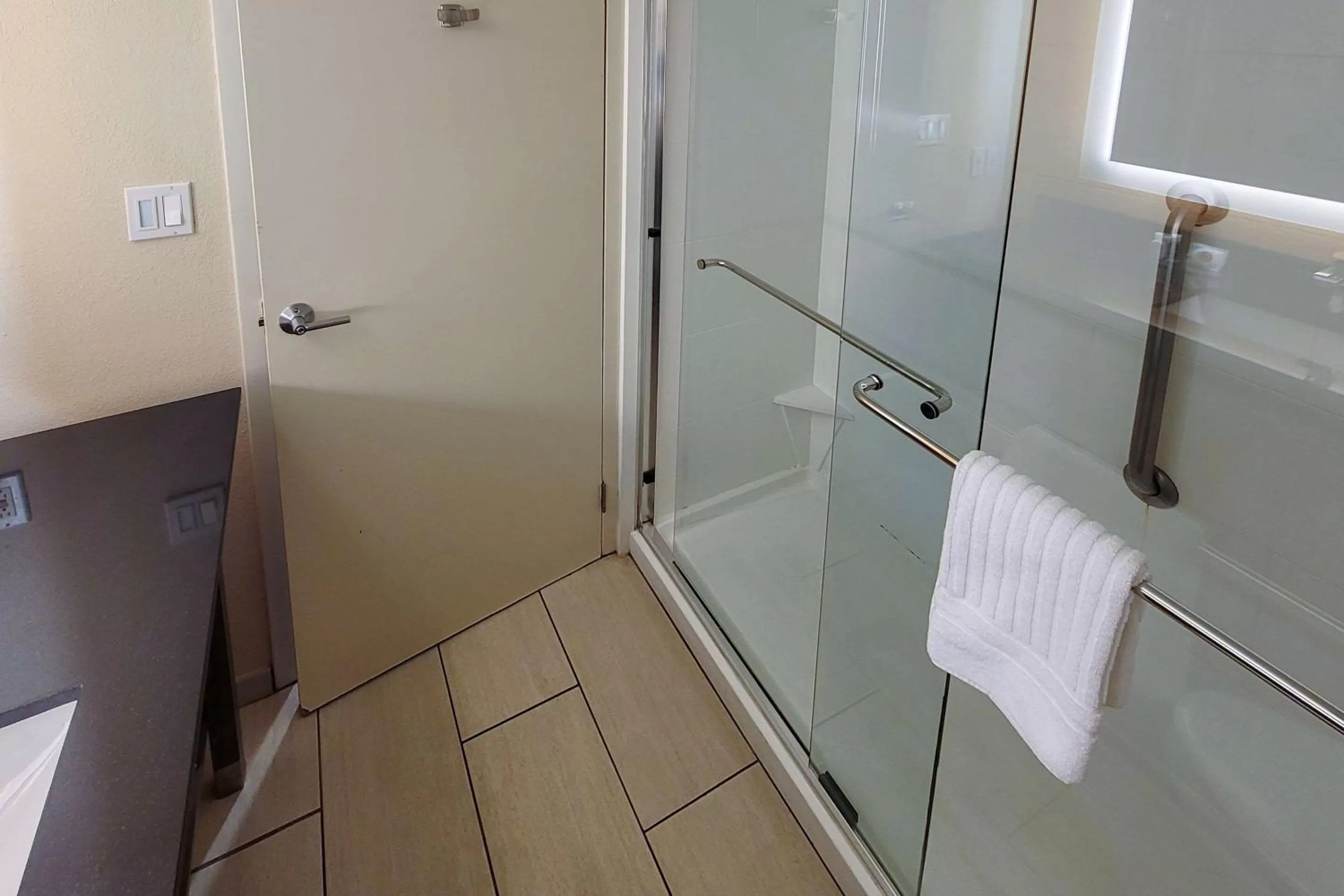 Bathroom in Comfort Suites Alpharetta-Roswell - Atlanta Area